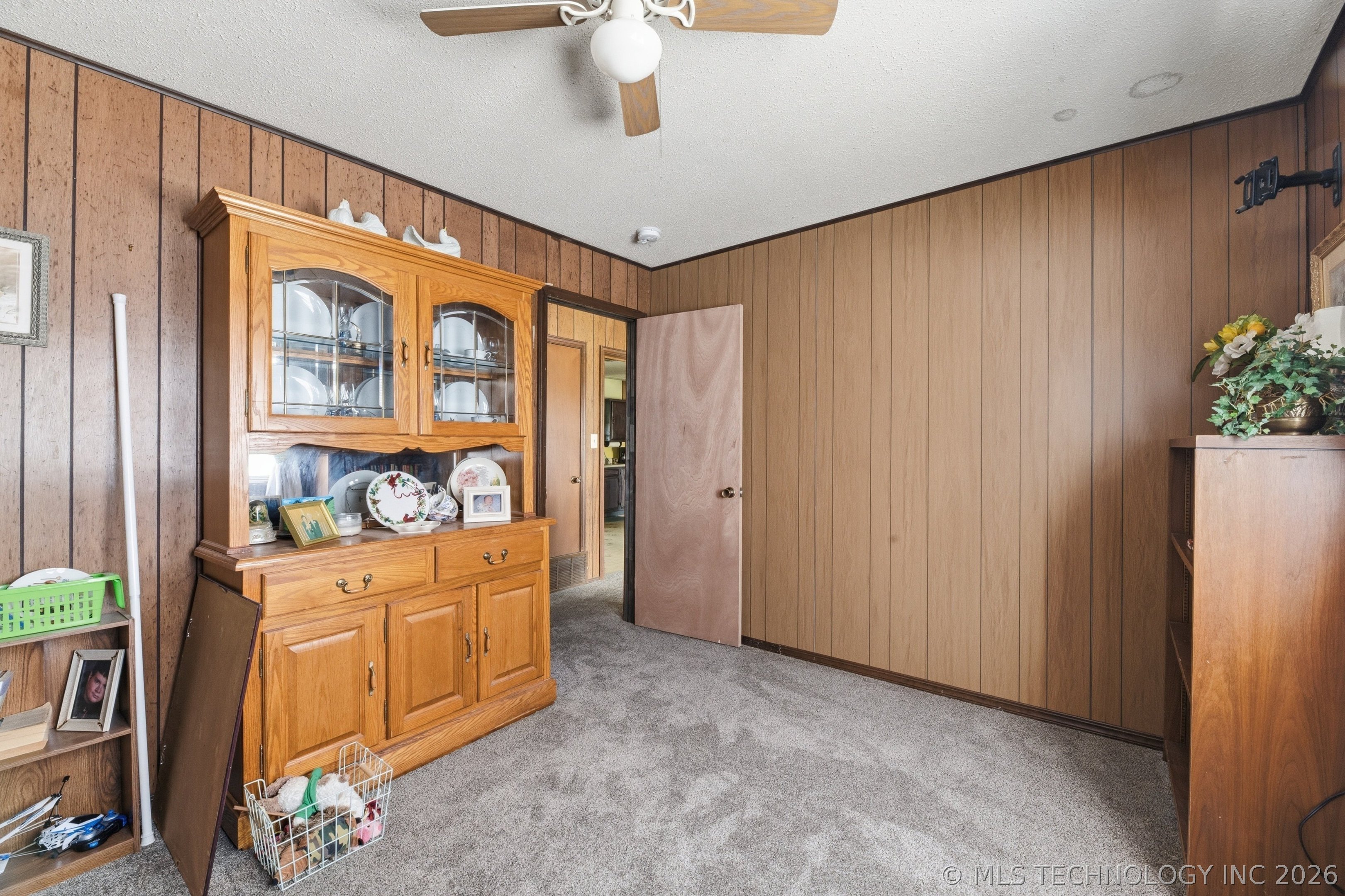 300 W Weldon Avenue Property Photo 16