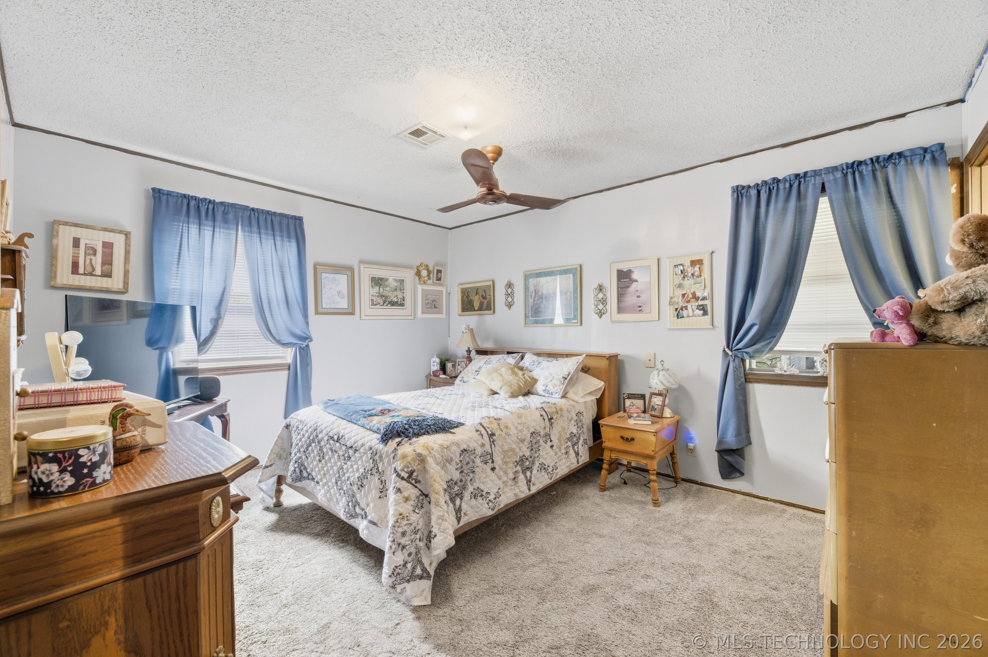 300 W Weldon Avenue Property Photo 17