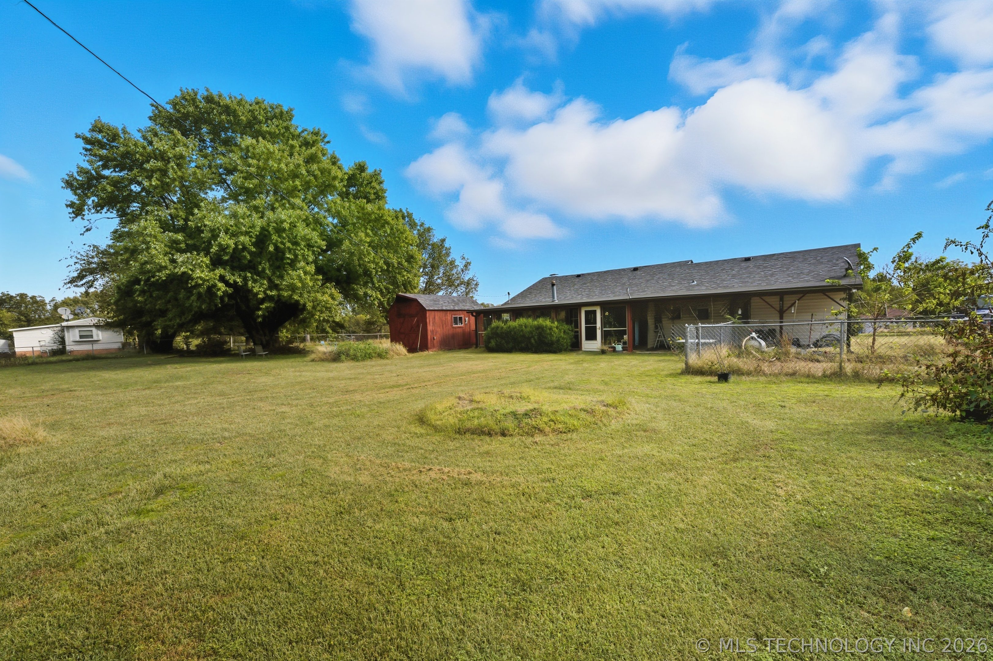 300 W Weldon Avenue Property Photo 25