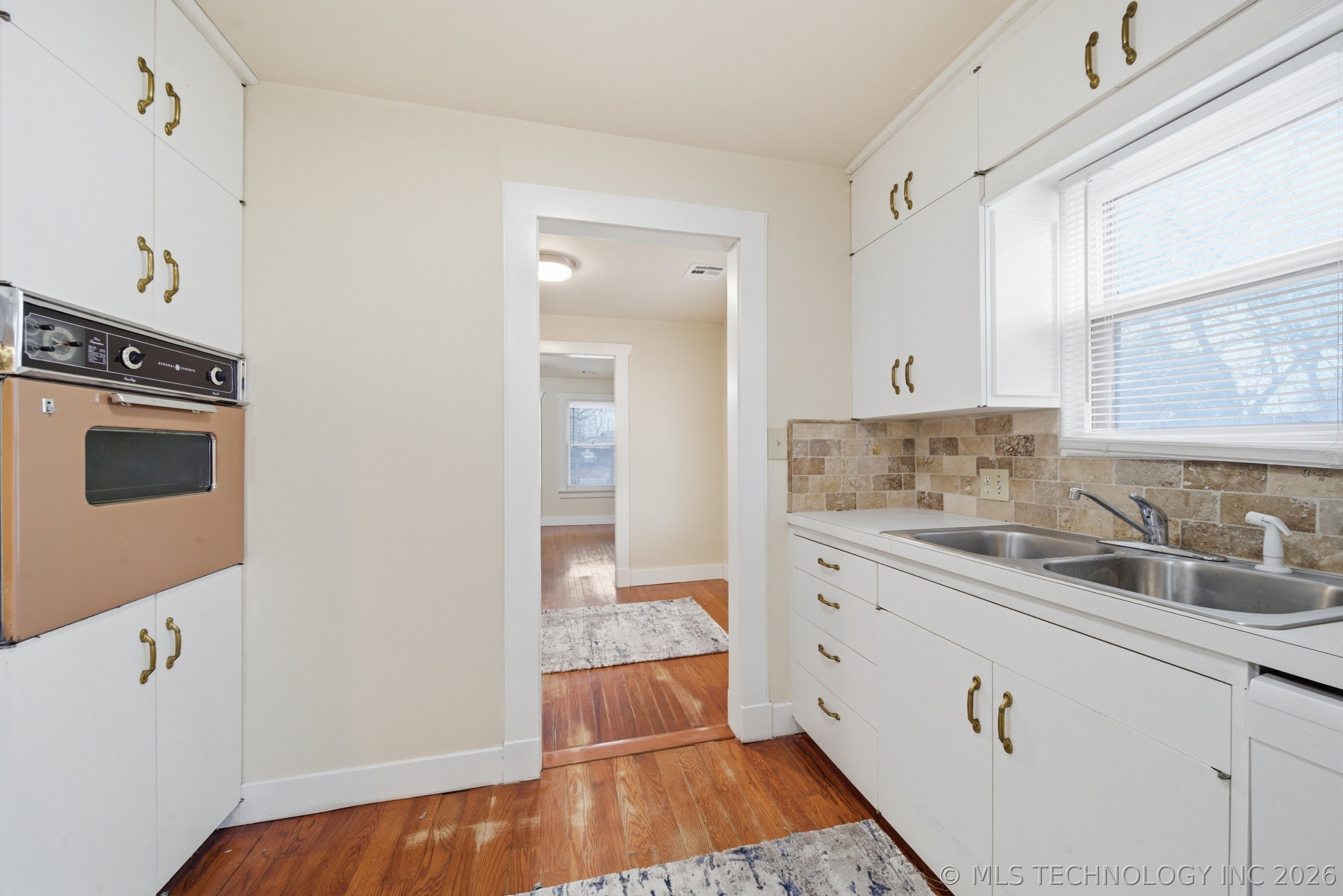 1313 E 66th Place Property Photo 16