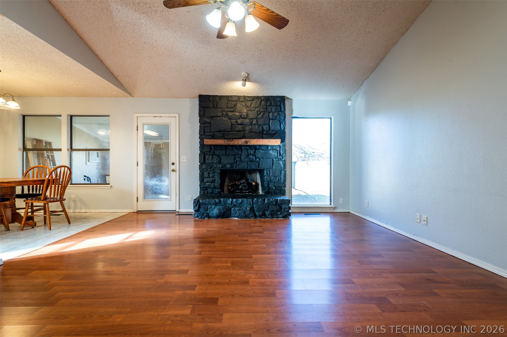 9364 S 89th East Avenue Property Photo 2