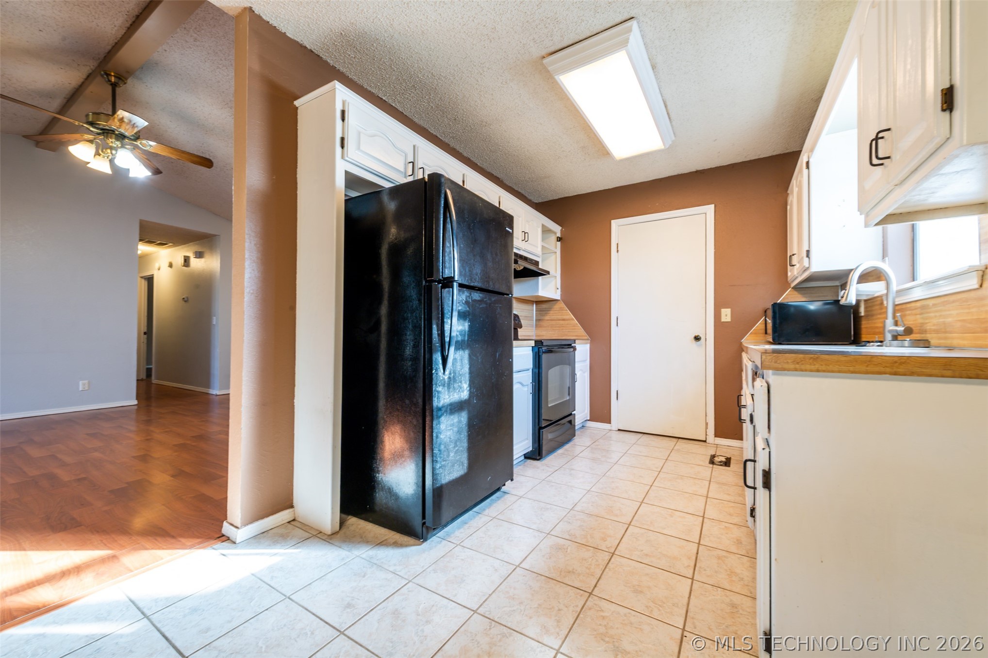 9364 S 89th East Avenue Property Photo 6