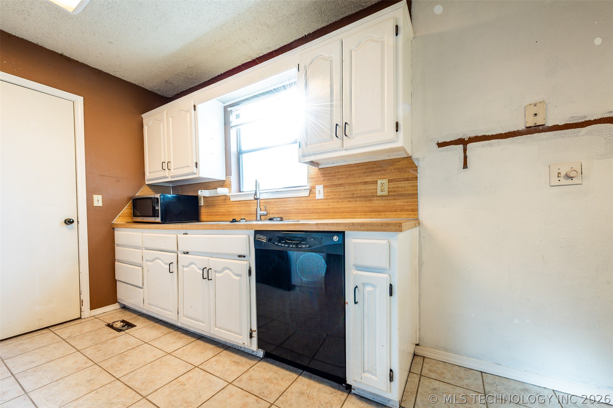 9364 S 89th East Avenue Property Photo 8