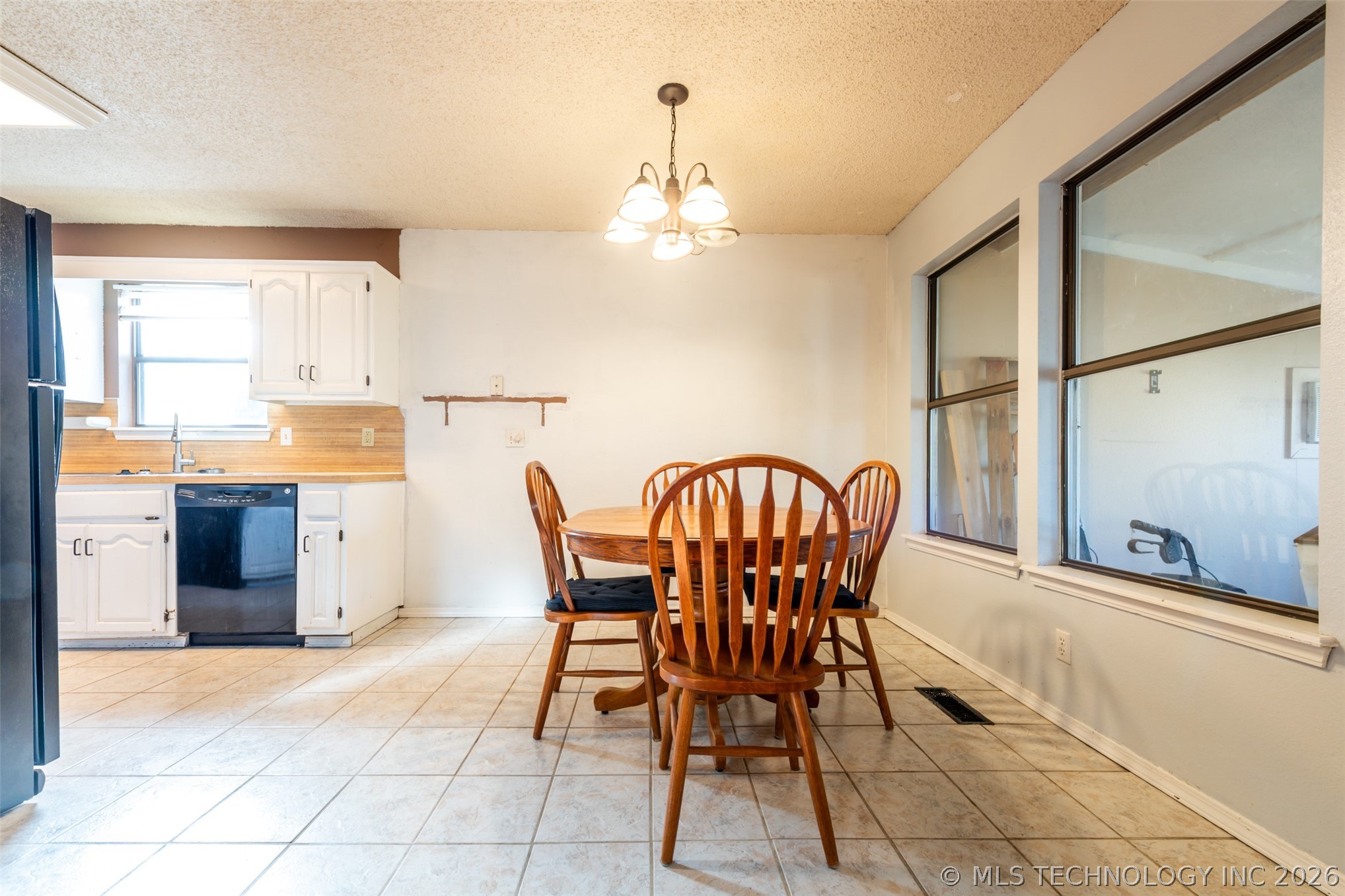 9364 S 89th East Avenue Property Photo 11