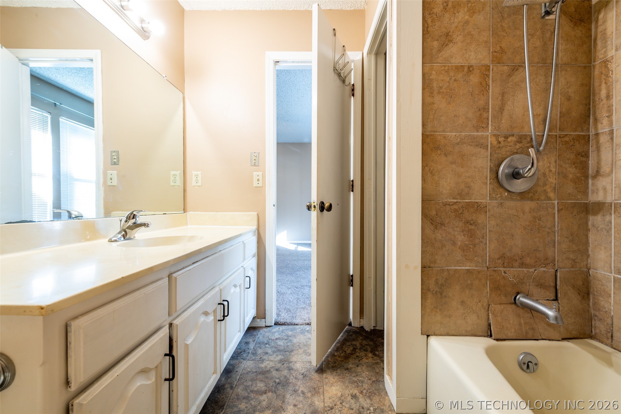 9364 S 89th East Avenue Property Photo 21