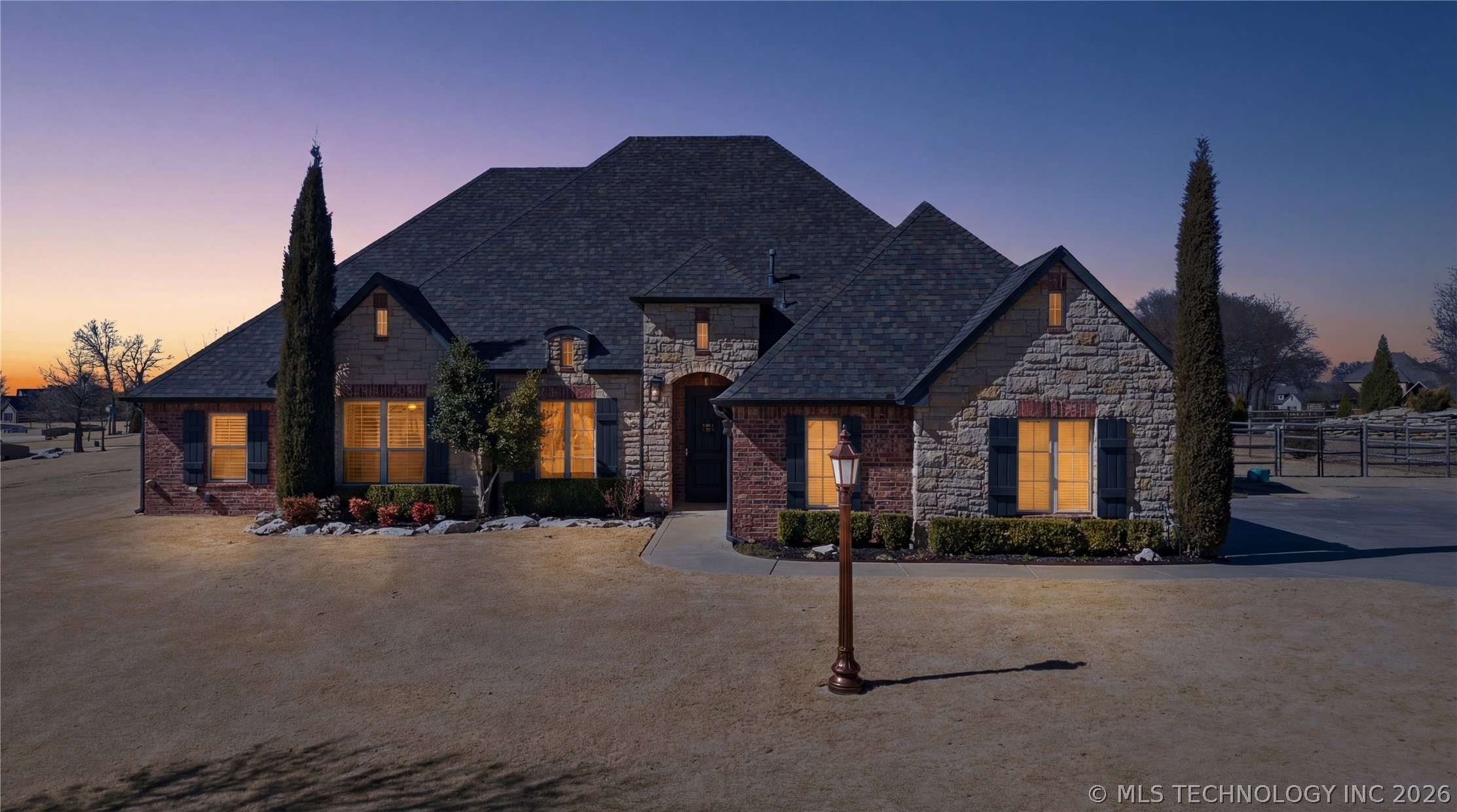 6502 N Oakwood Circle Property Photo 1