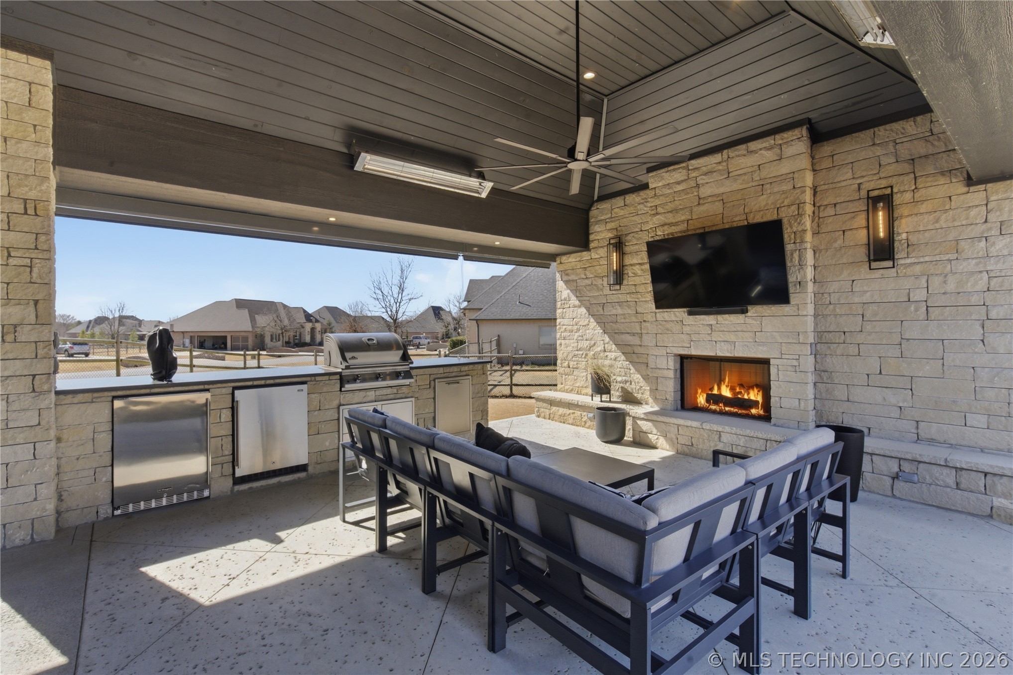 6502 N Oakwood Circle Property Photo 4