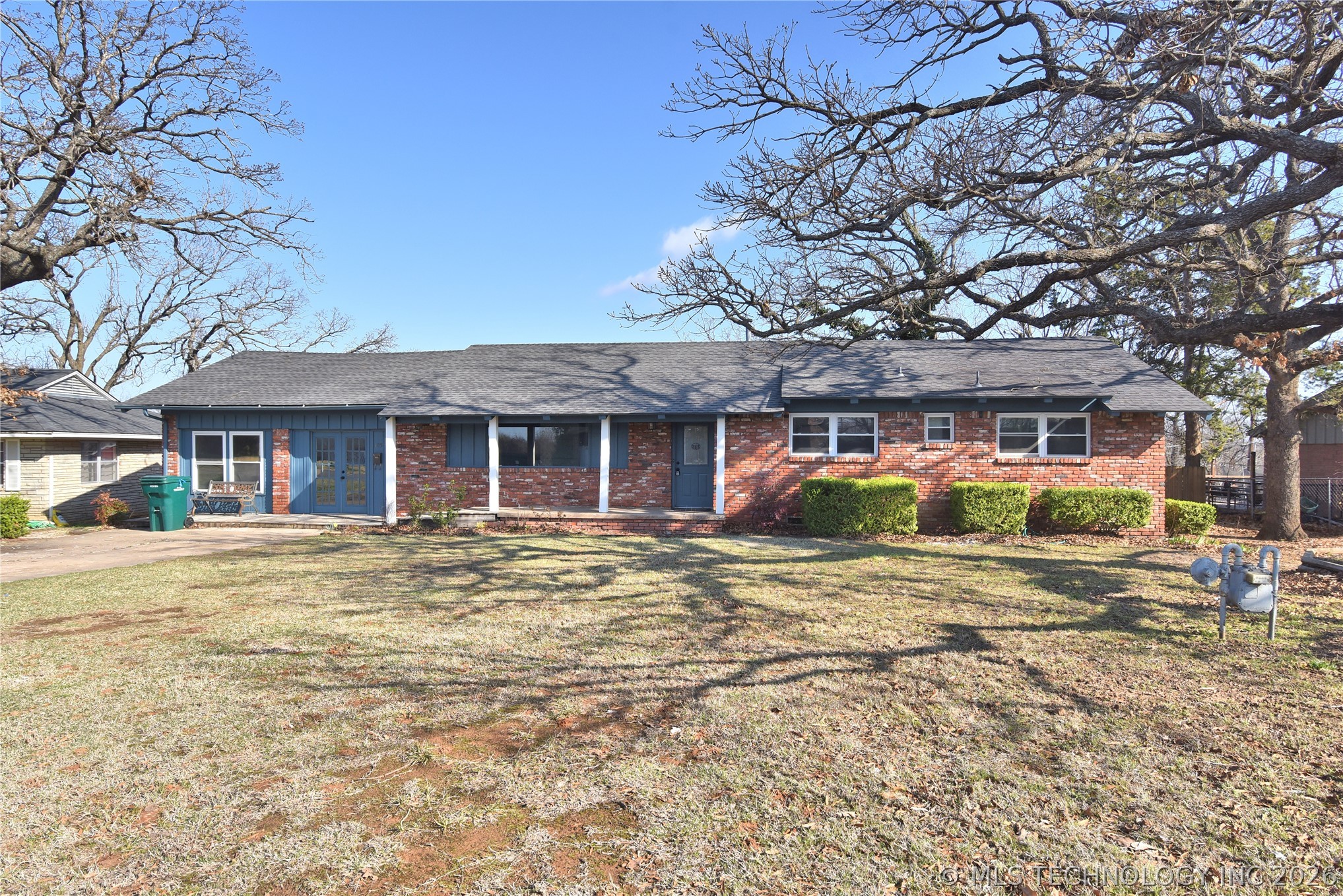 105 E Saddle Rock Road Property Photo 1