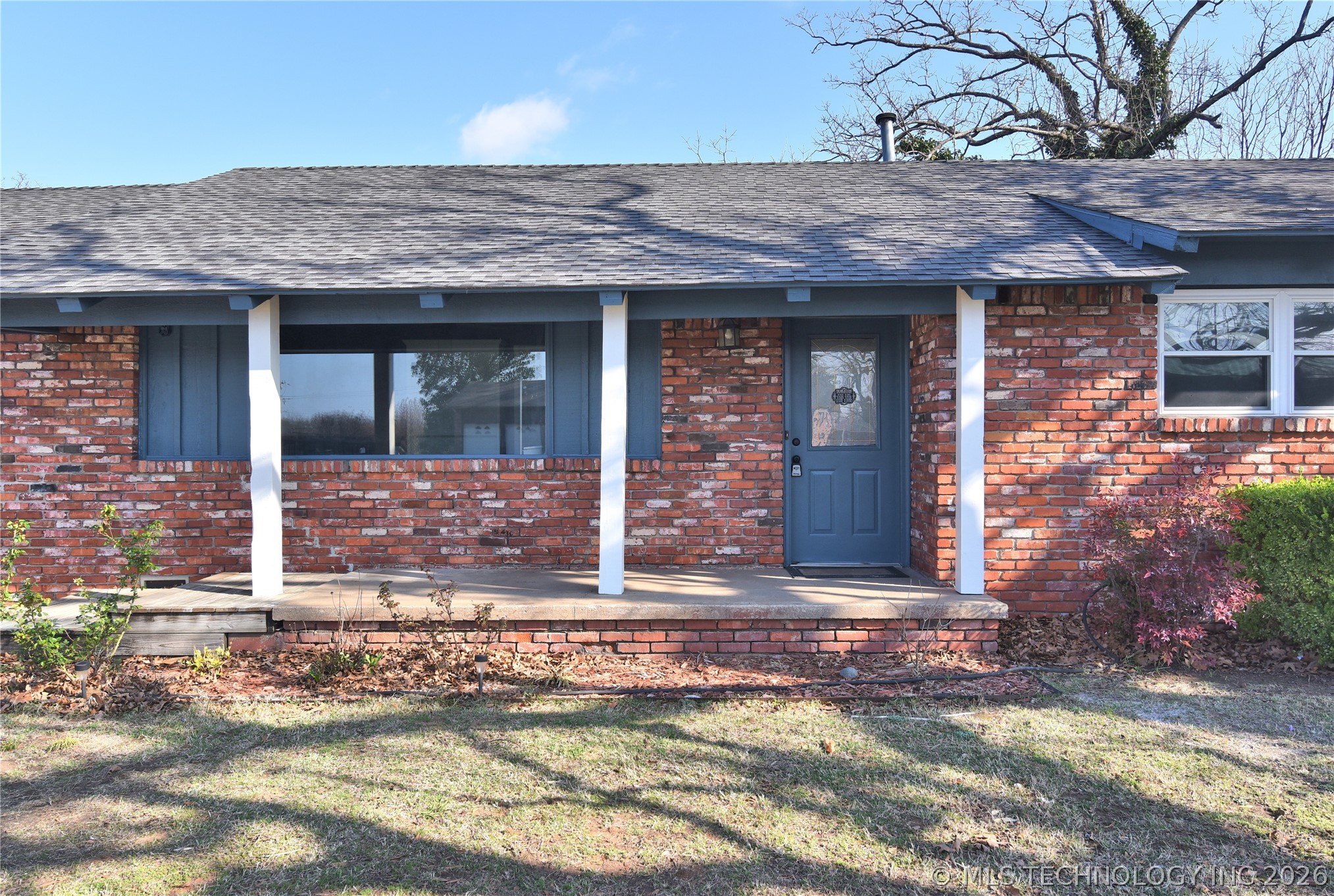 105 E Saddle Rock Road Property Photo 3