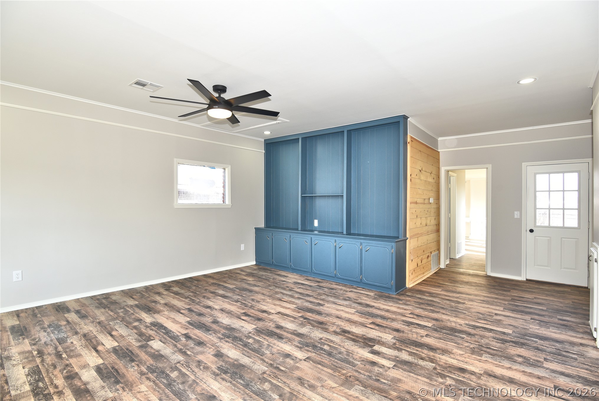 105 E Saddle Rock Road Property Photo 12