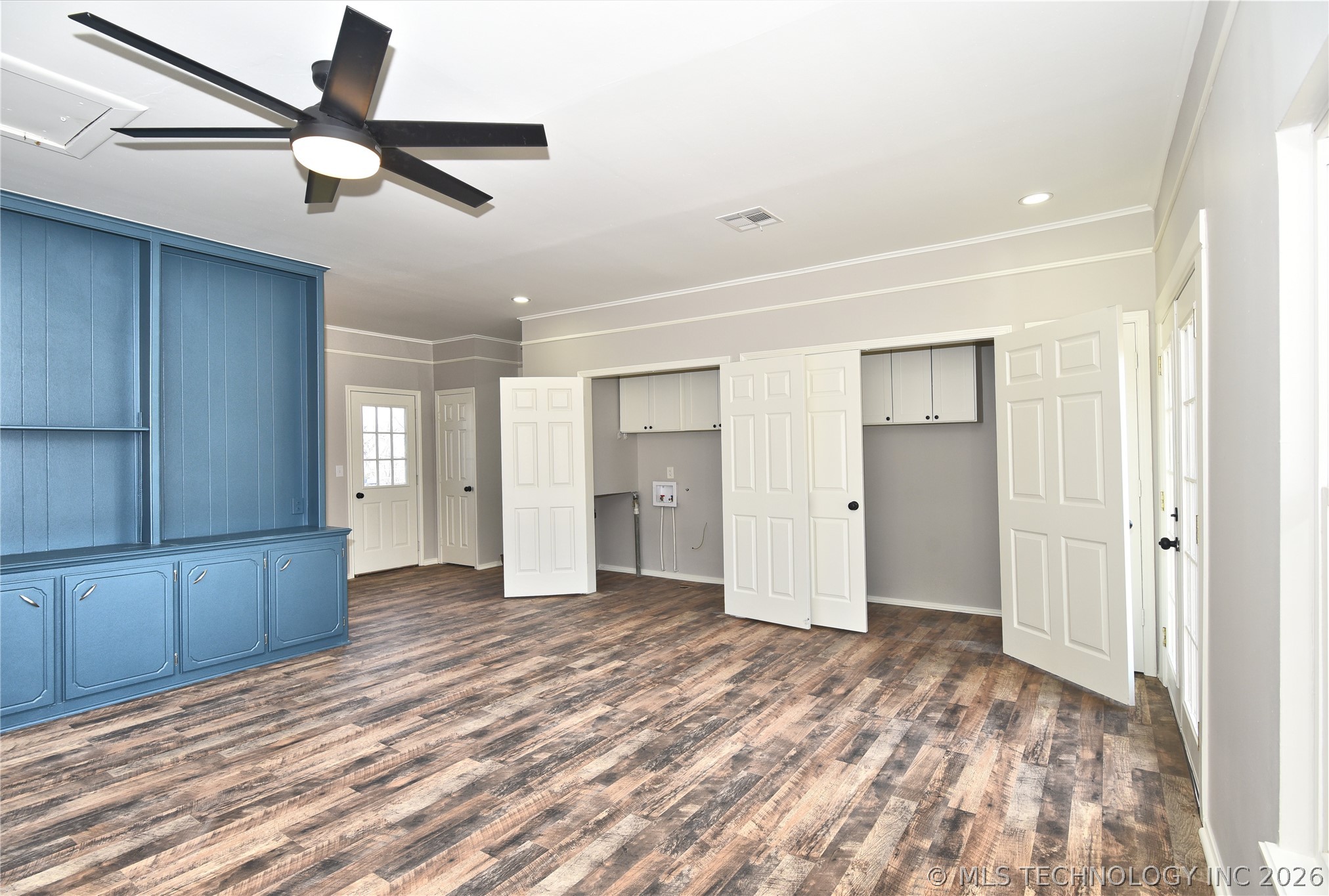 105 E Saddle Rock Road Property Photo 13