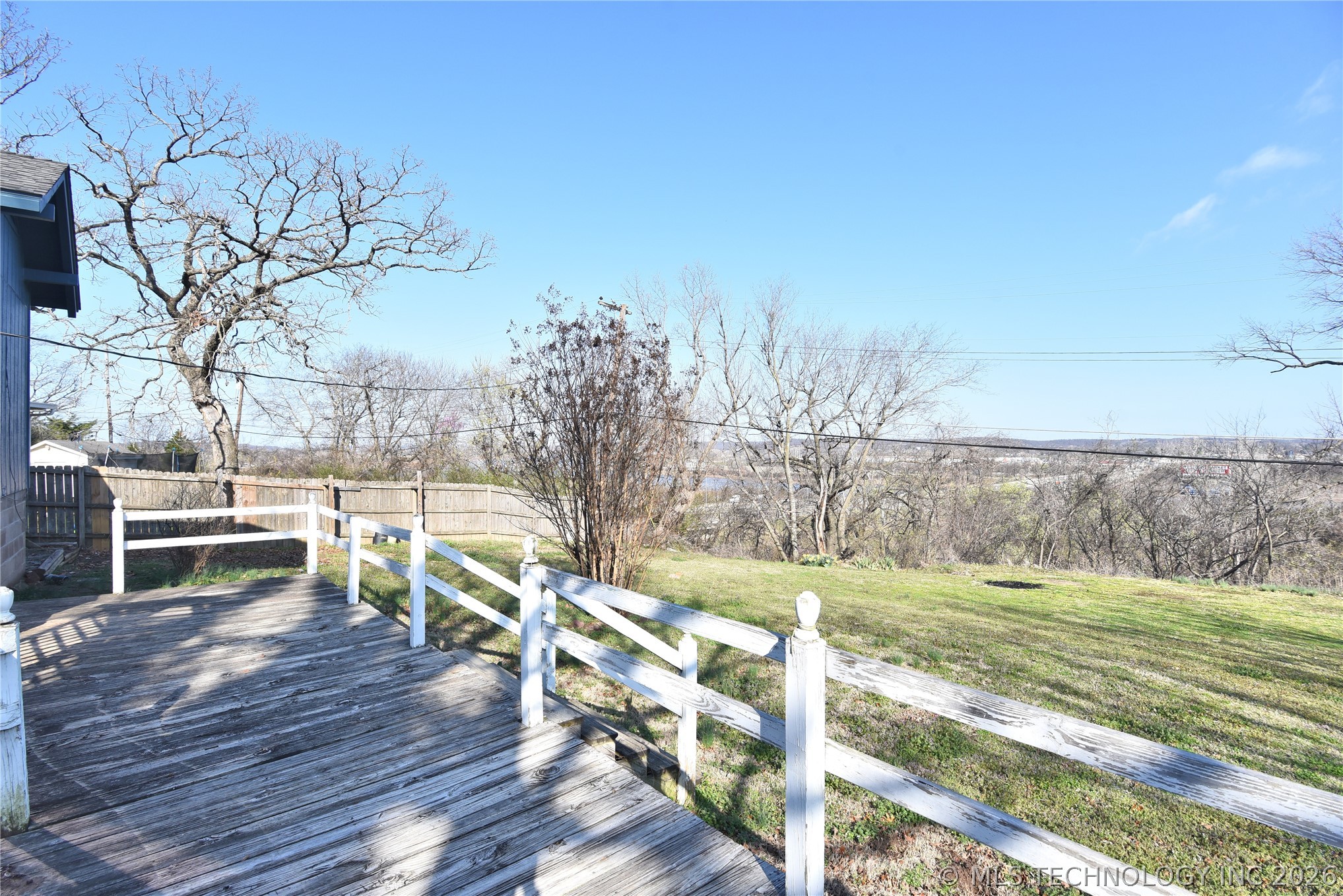 105 E Saddle Rock Road Property Photo 14