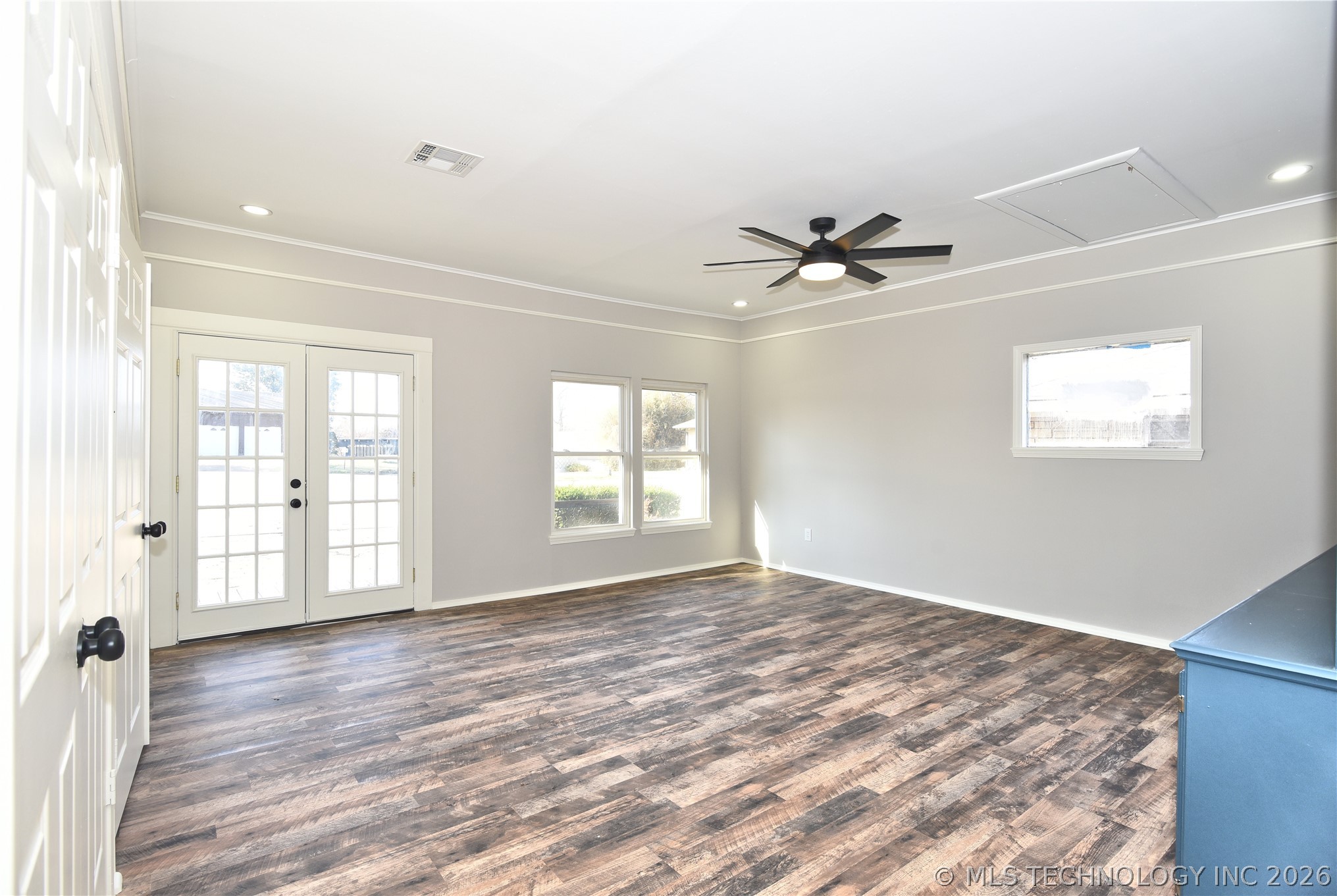 105 E Saddle Rock Road Property Photo 15