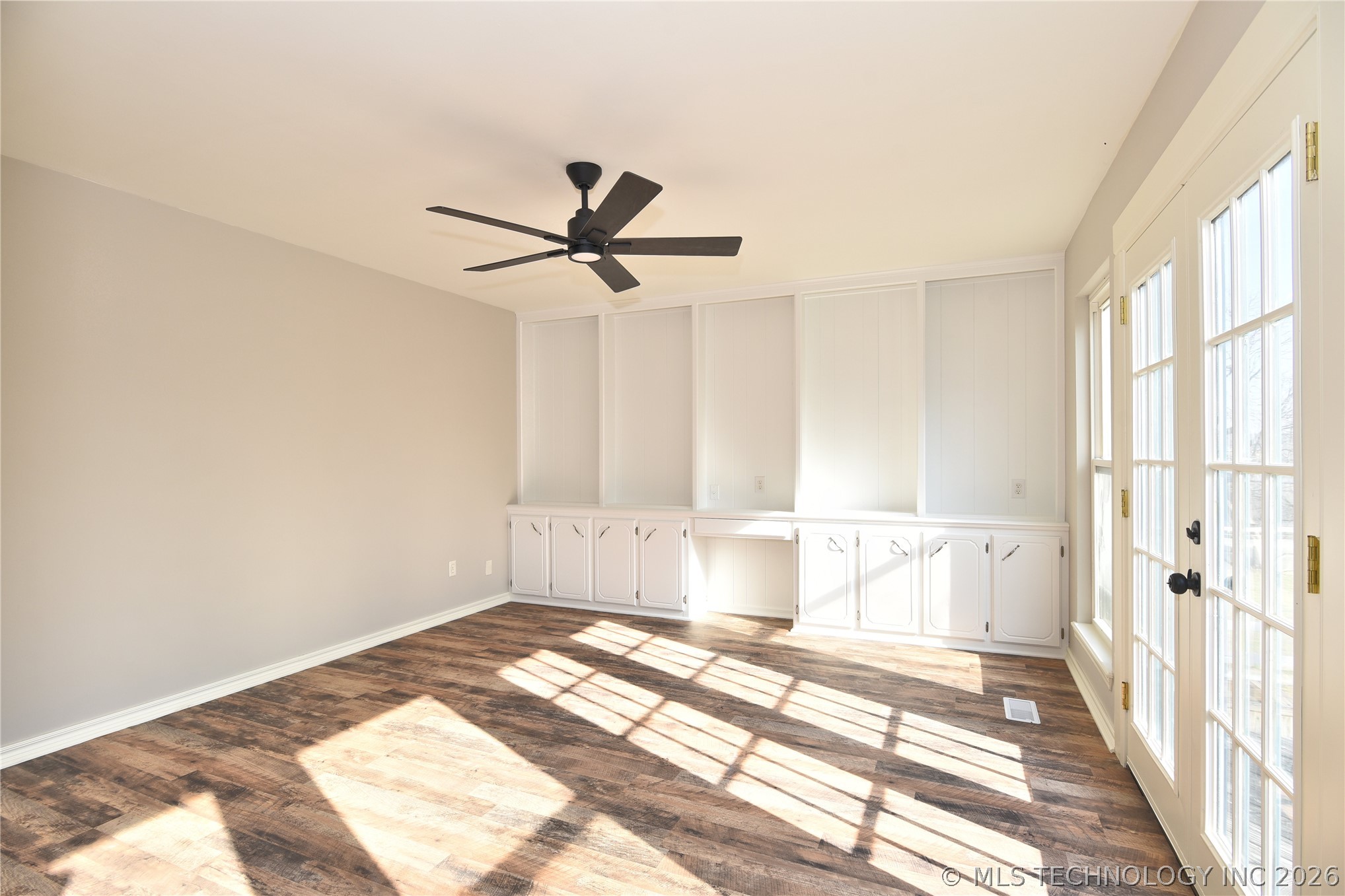105 E Saddle Rock Road Property Photo 18