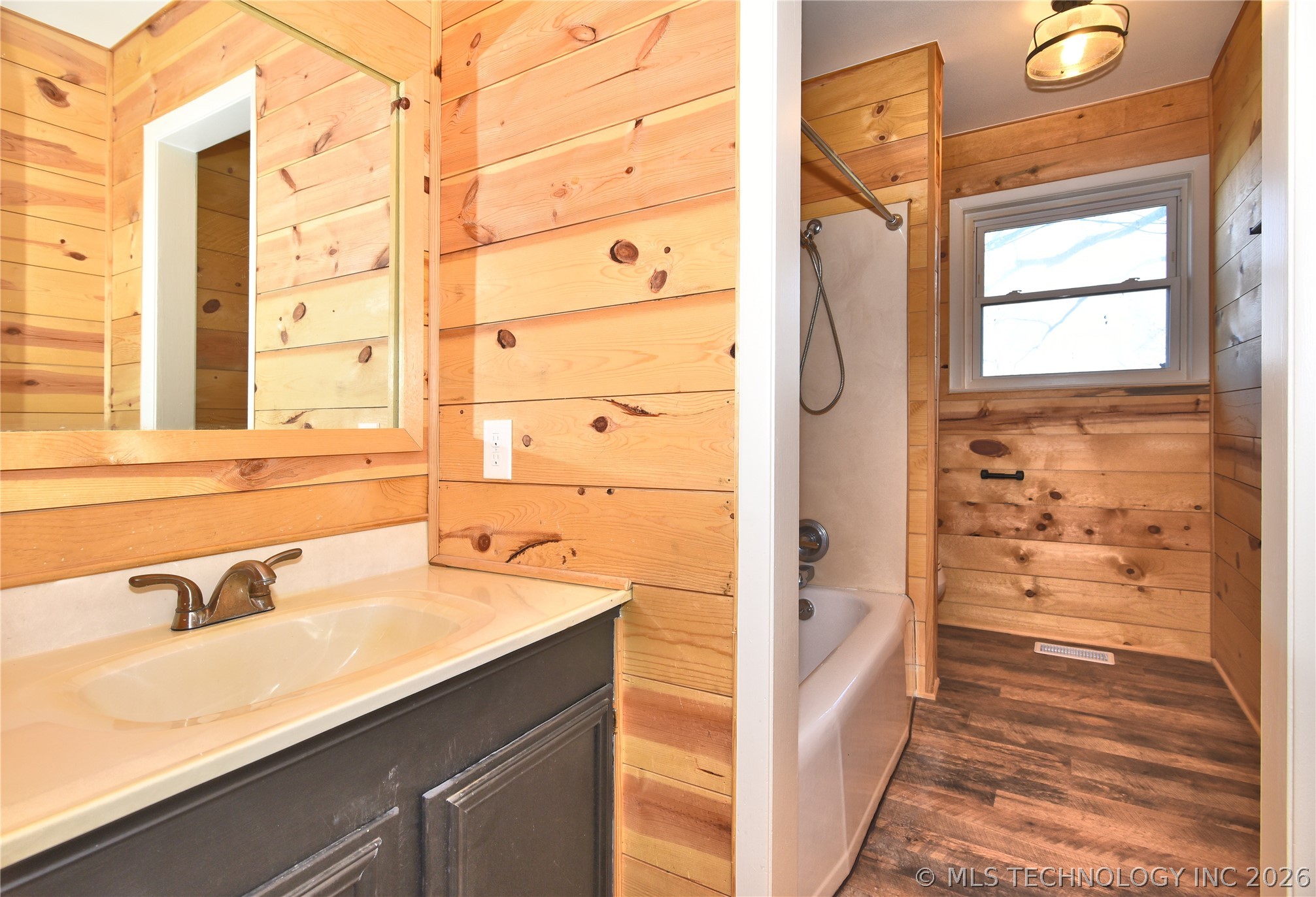 105 E Saddle Rock Road Property Photo 20