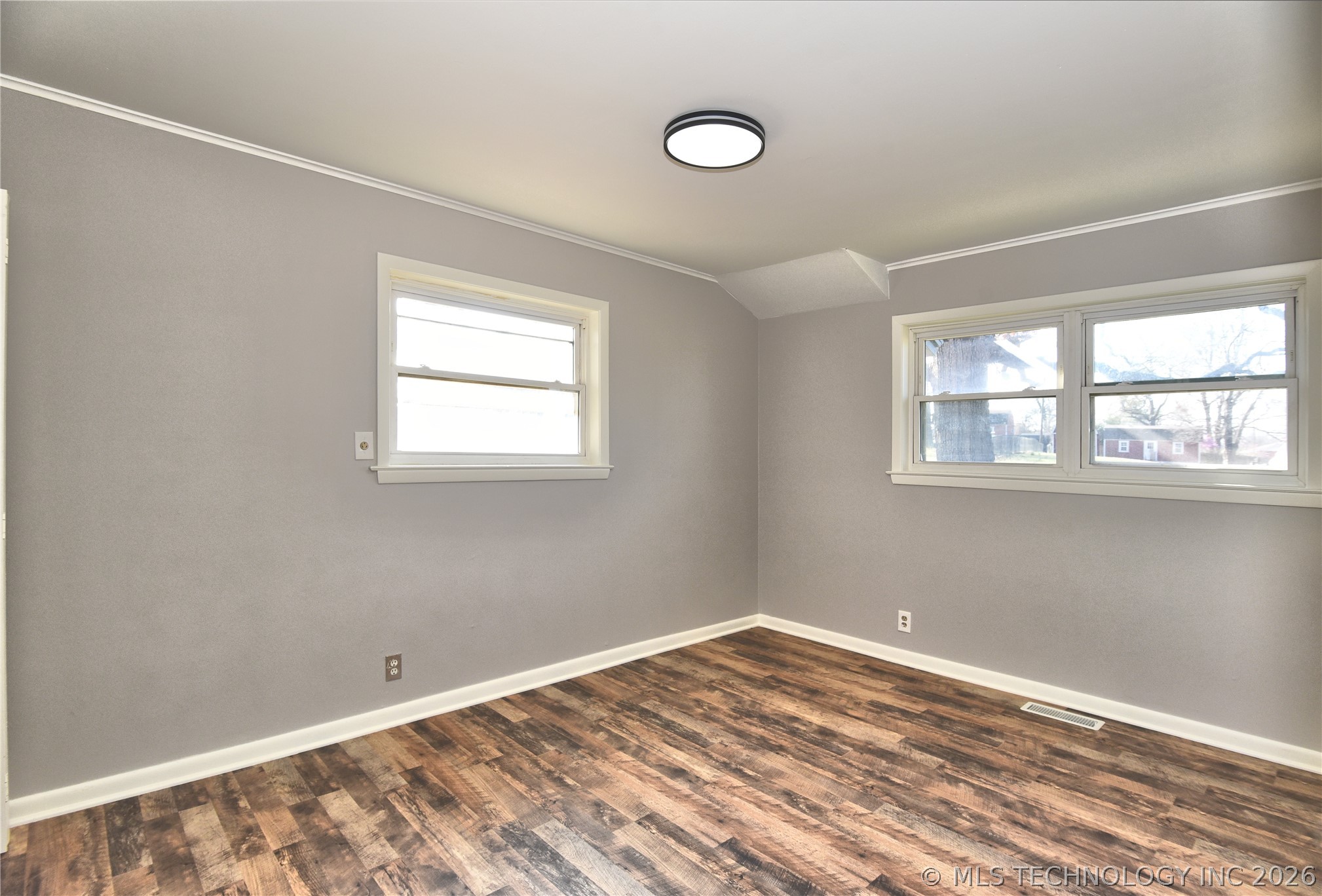 105 E Saddle Rock Road Property Photo 27