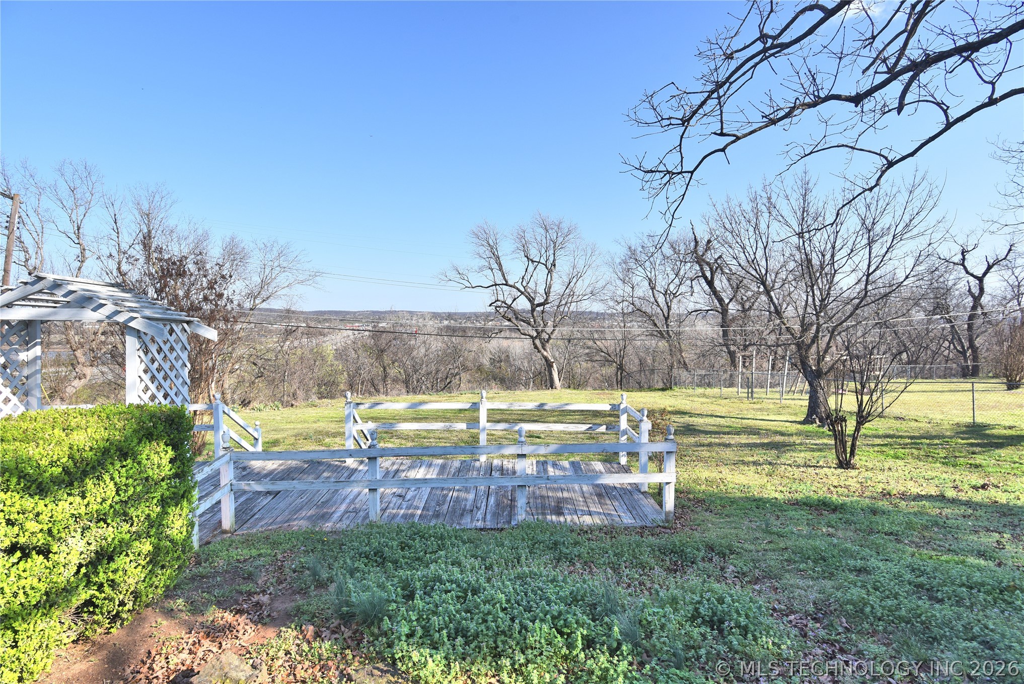 105 E Saddle Rock Road Property Photo 28