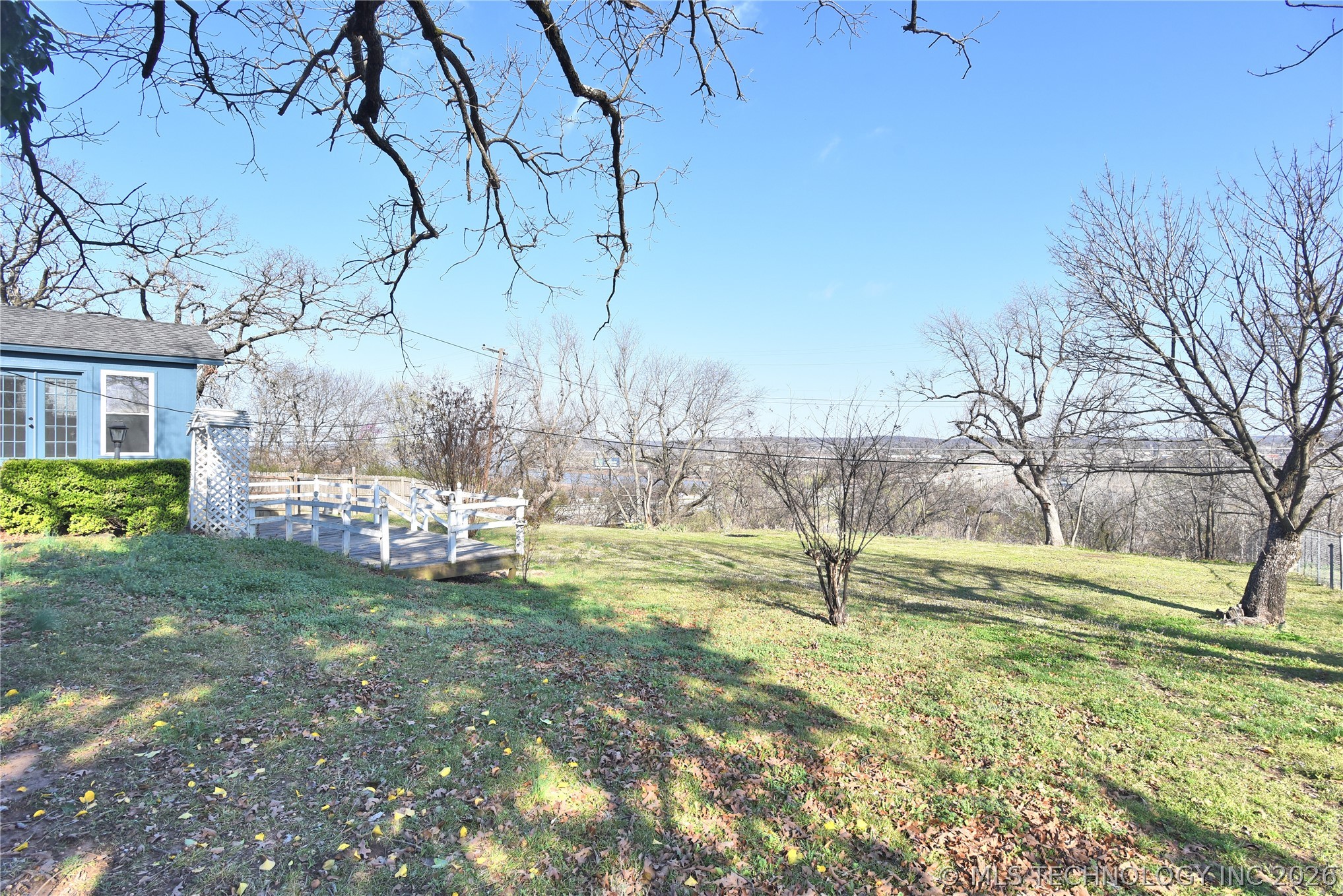 105 E Saddle Rock Road Property Photo 29