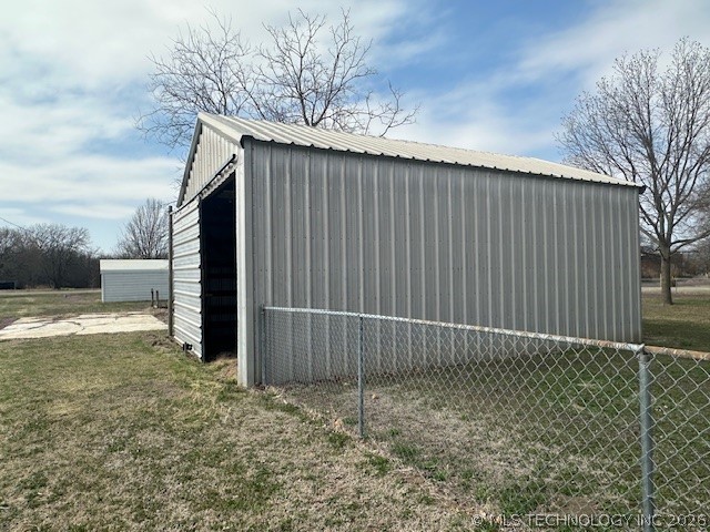 242 E Williams Street Property Photo 14