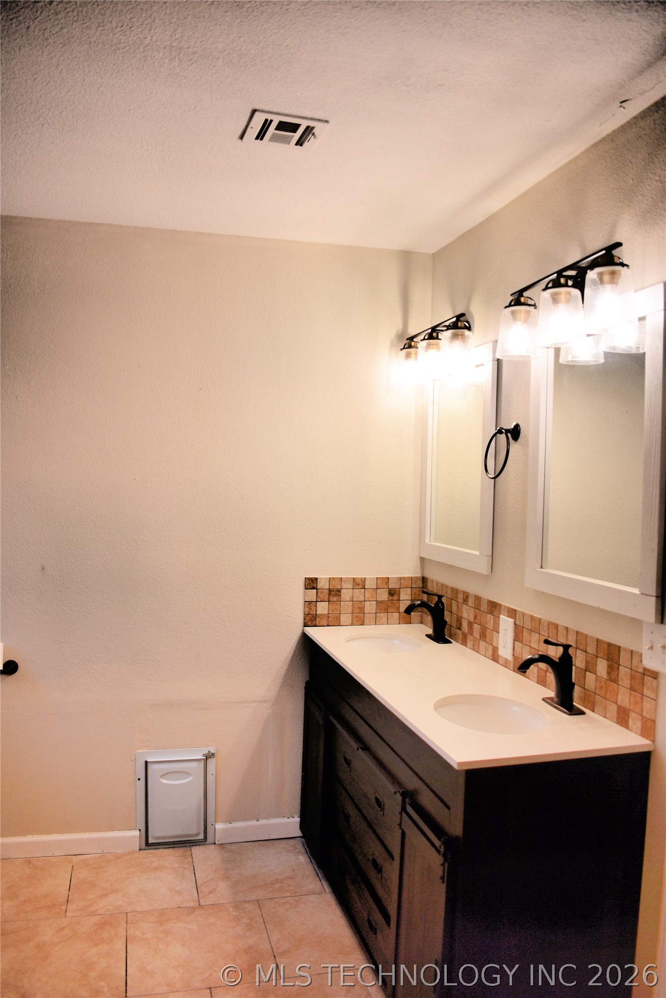 426008 E 1960 Road Property Photo 18