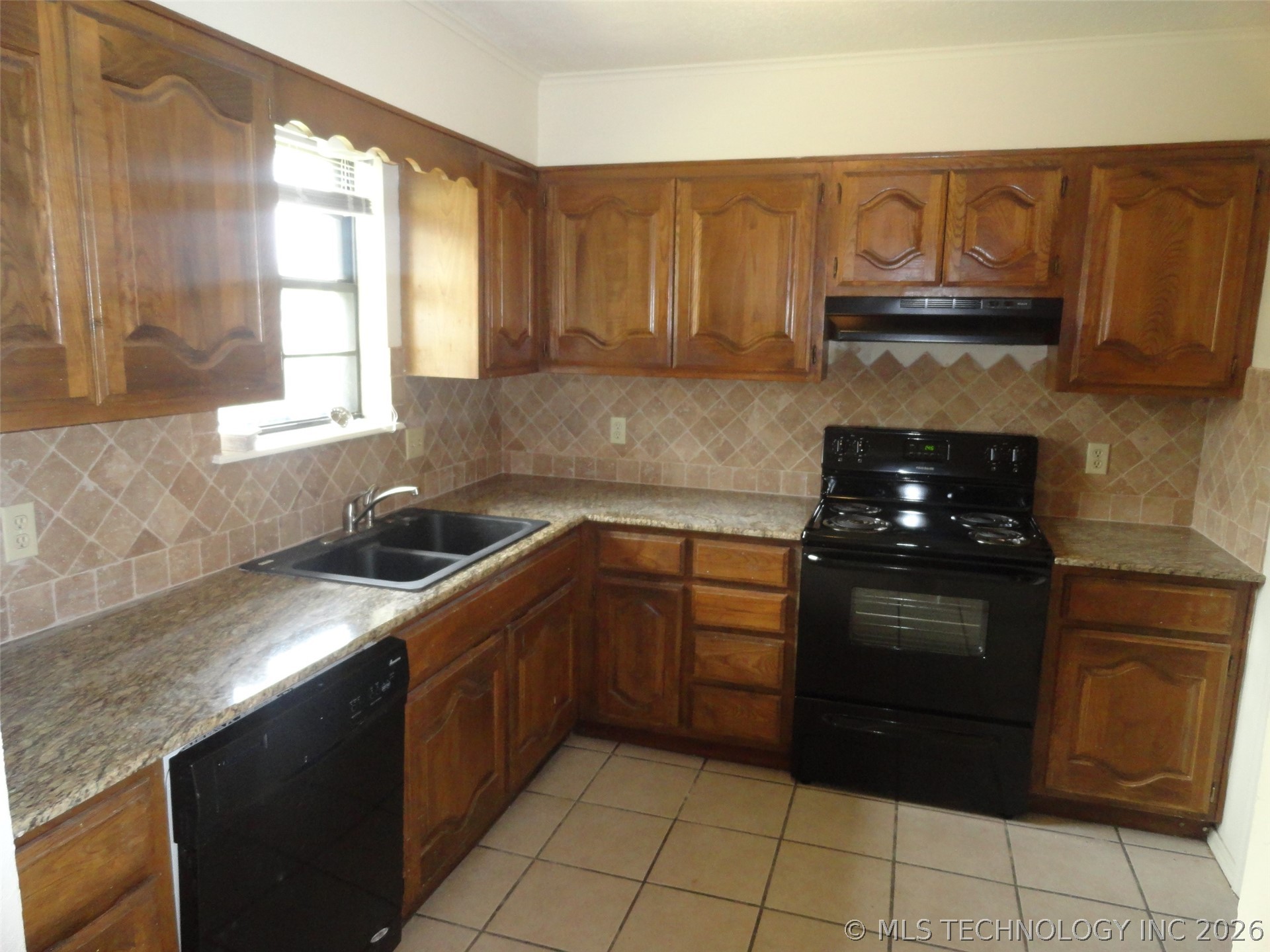 7310 S St Louis Avenue Property Photo 2