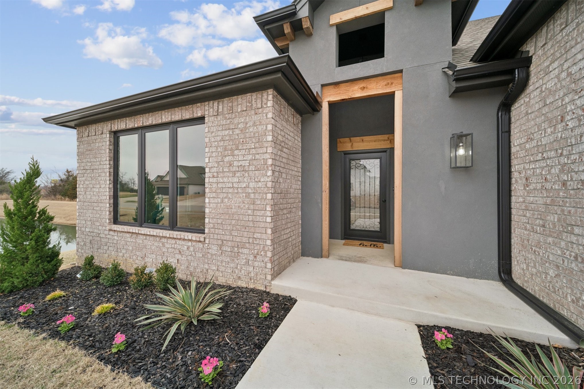 8732 S Quanah Avenue Property Photo 2