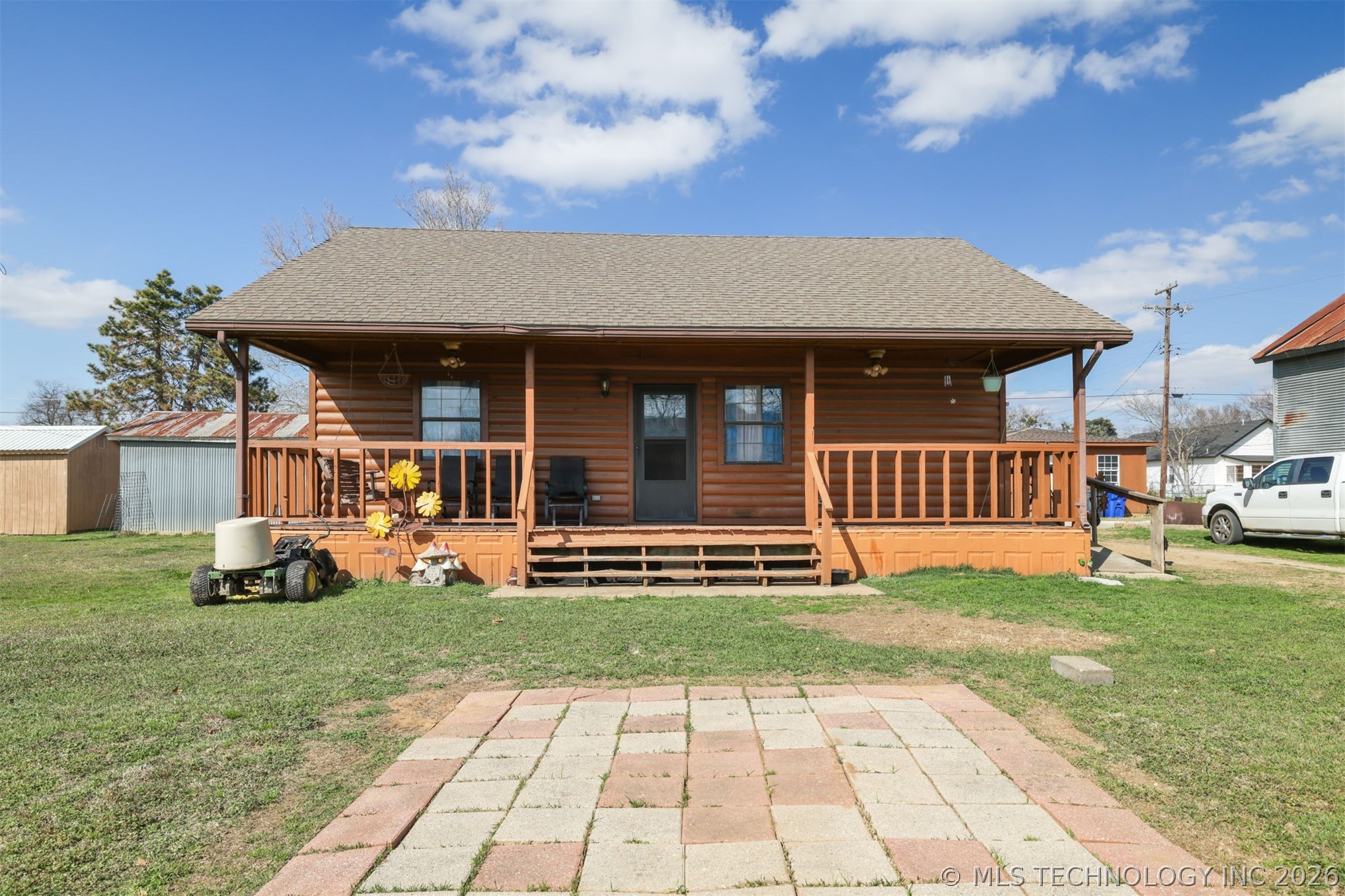 117 S Terry Property Photo 1