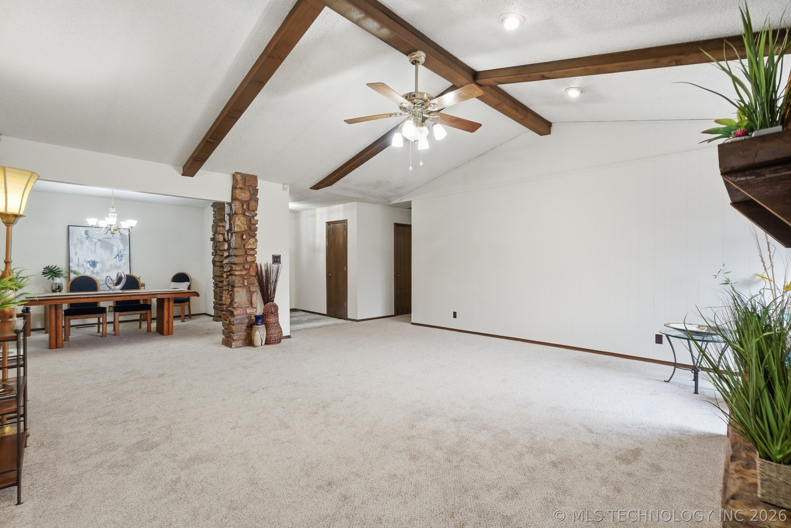 925 W Seminole Street Property Photo 4