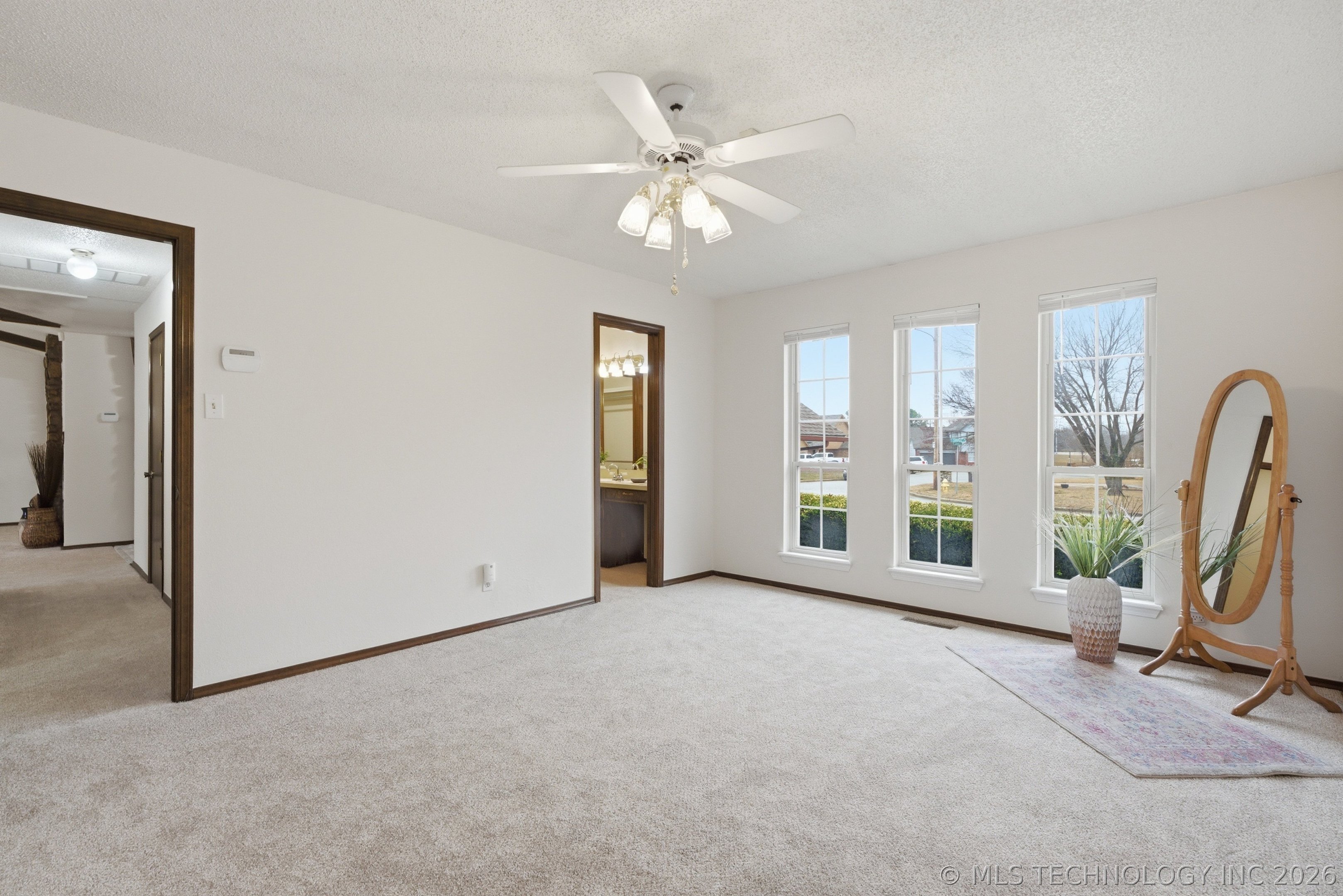 925 W Seminole Street Property Photo 31