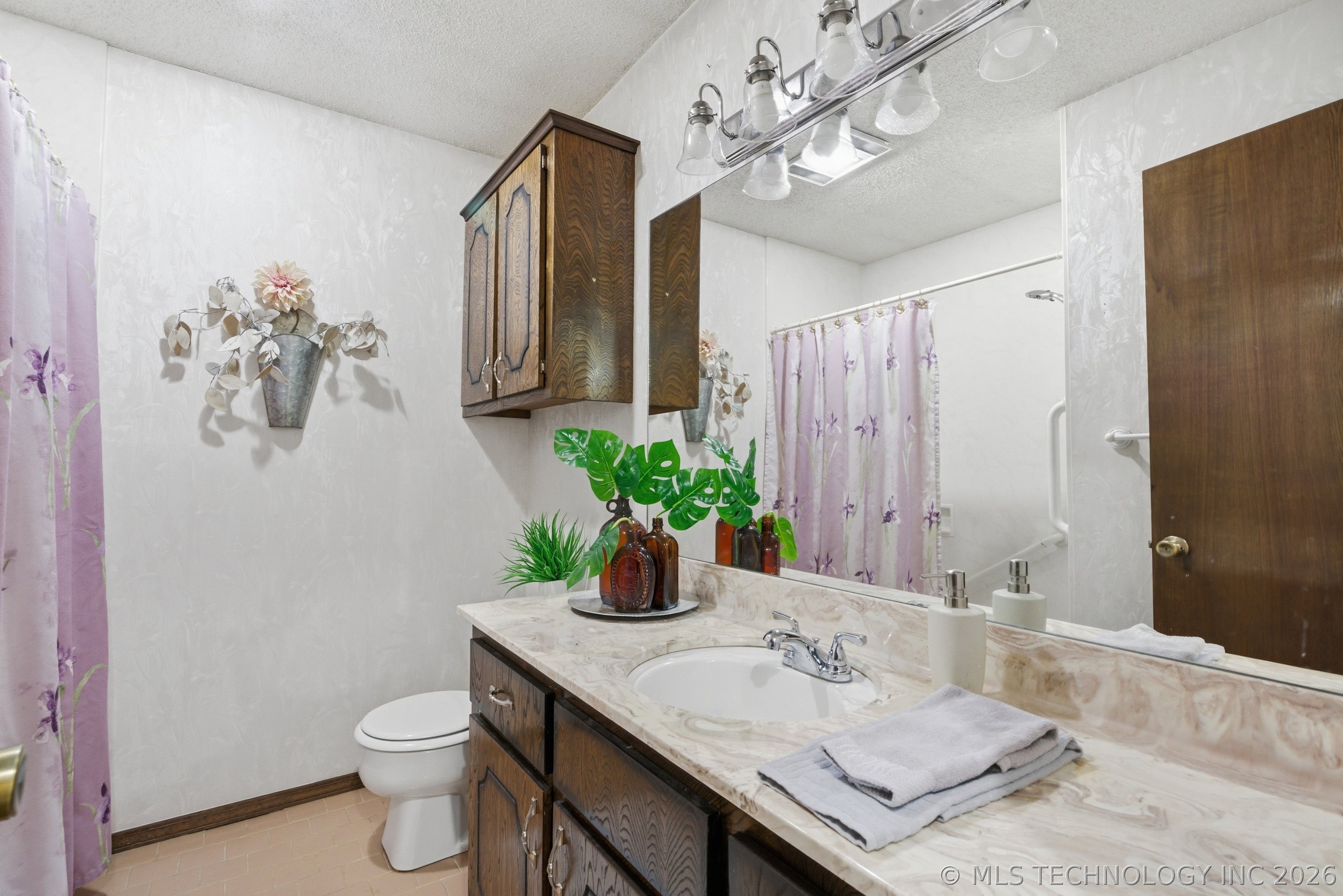 925 W Seminole Street Property Photo 38