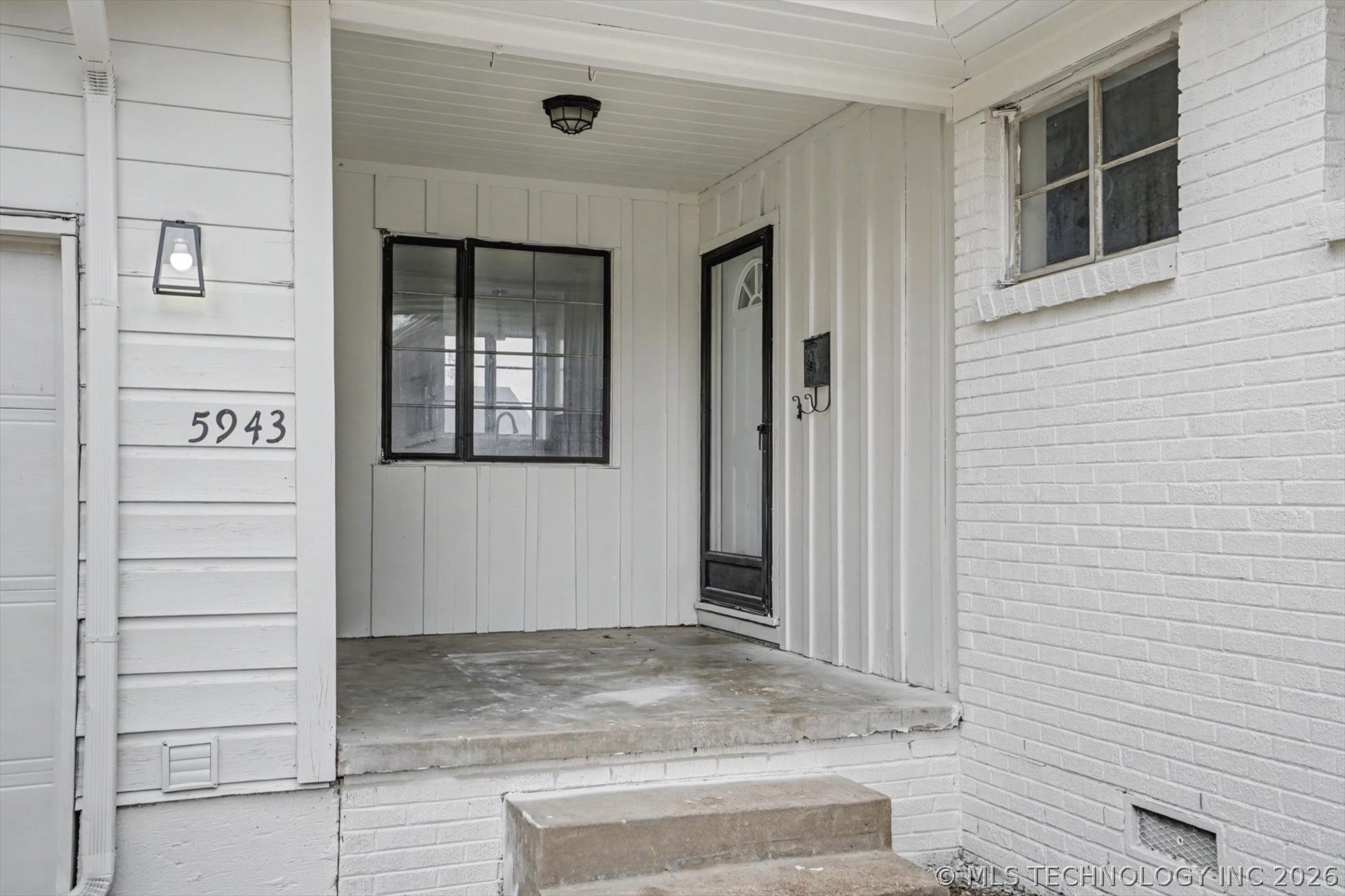 5943 E 25th Street Property Photo 3