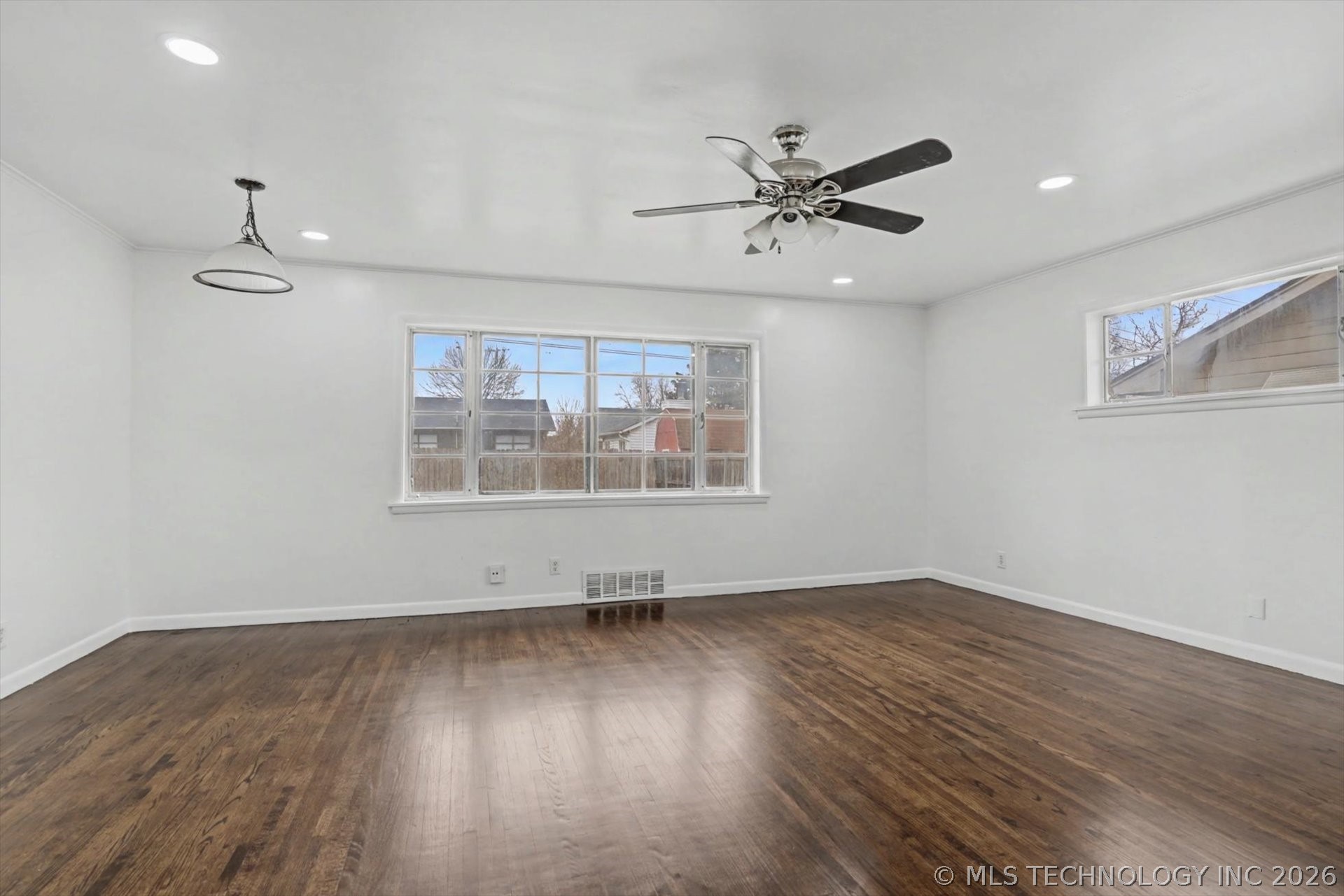 5943 E 25th Street Property Photo 5