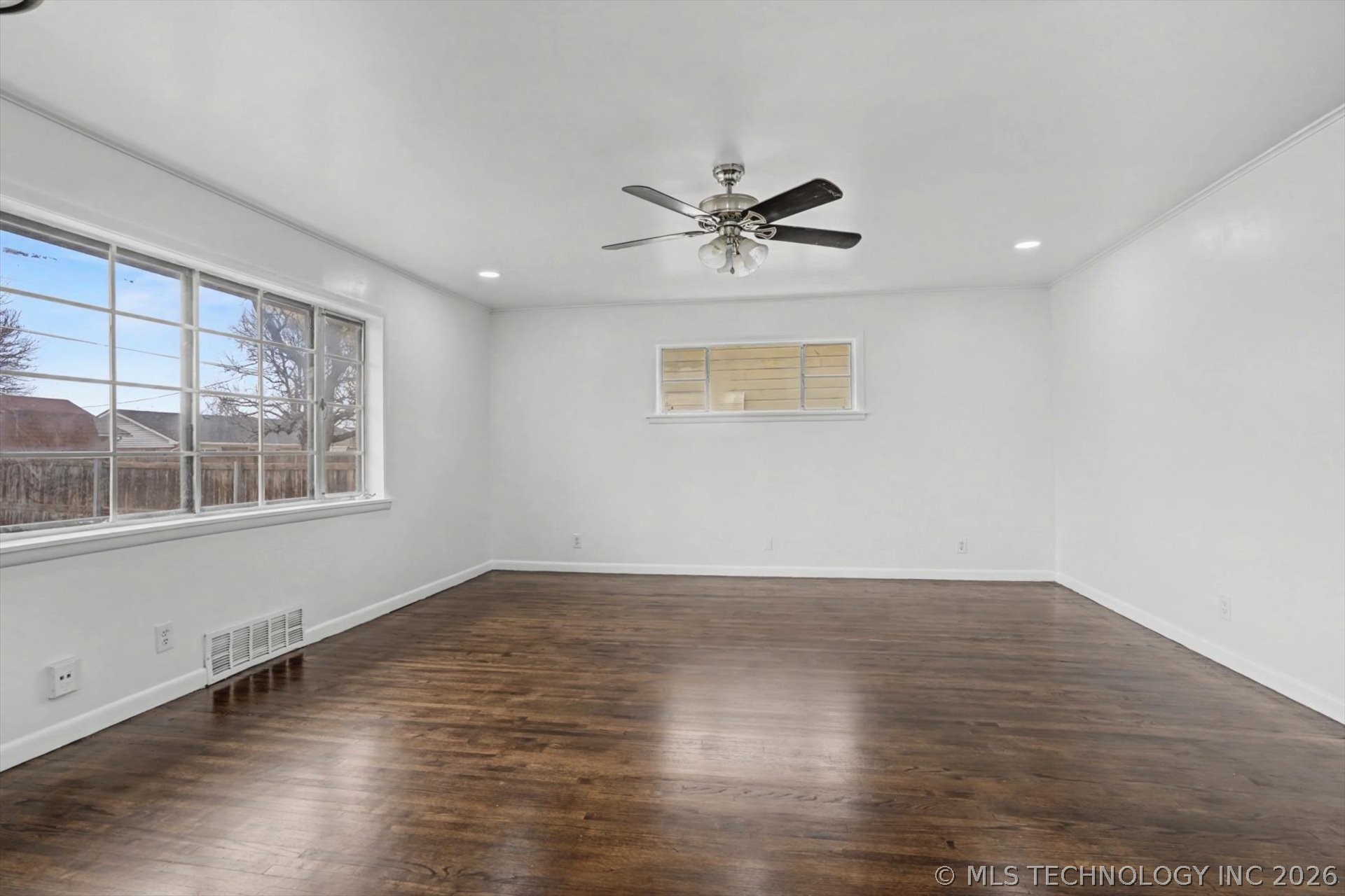 5943 E 25th Street Property Photo 6