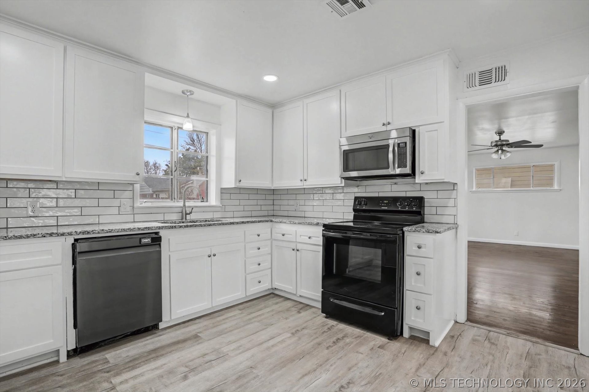 5943 E 25th Street Property Photo 11