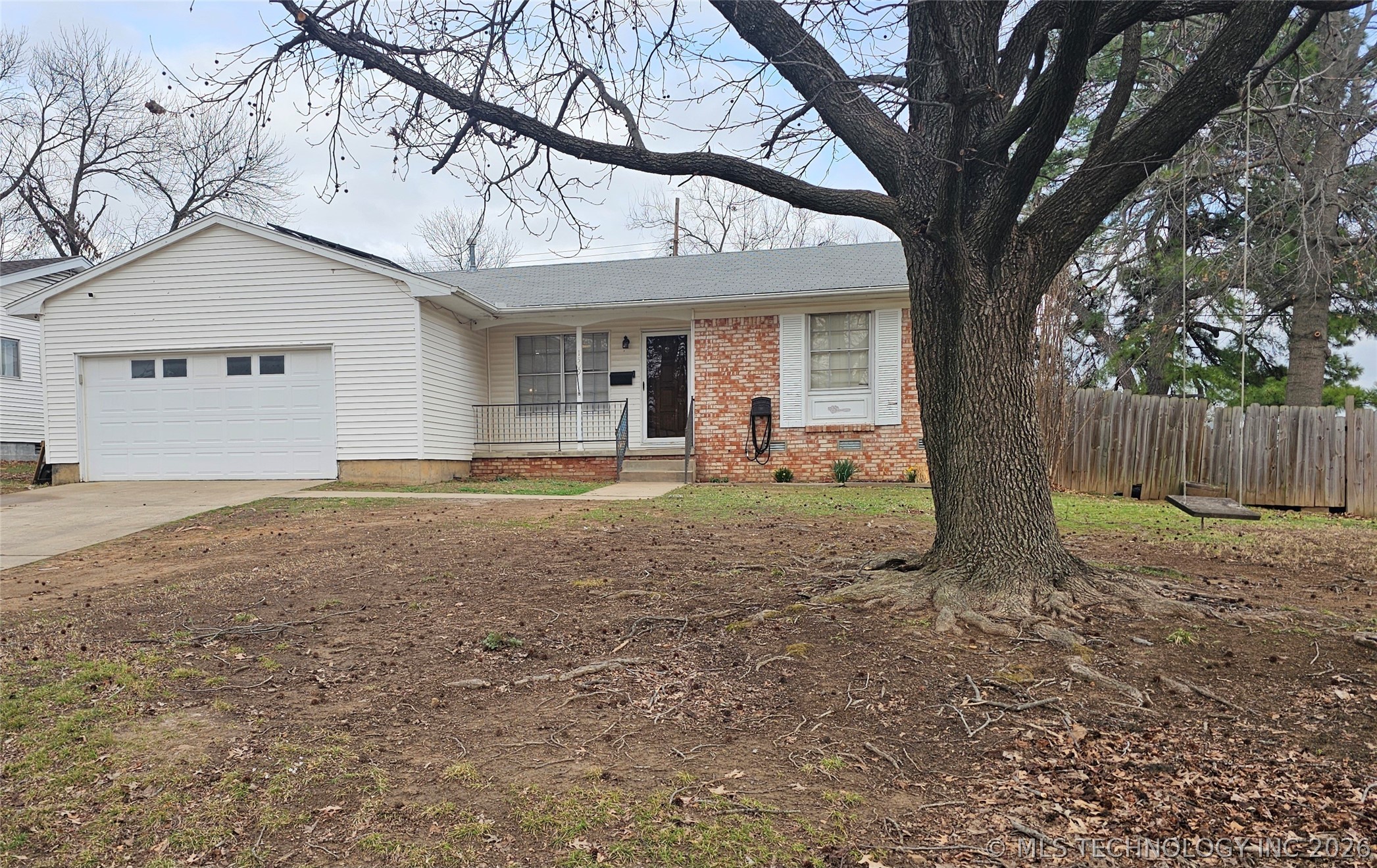 1509 E Jones Avenue Property Photo 1