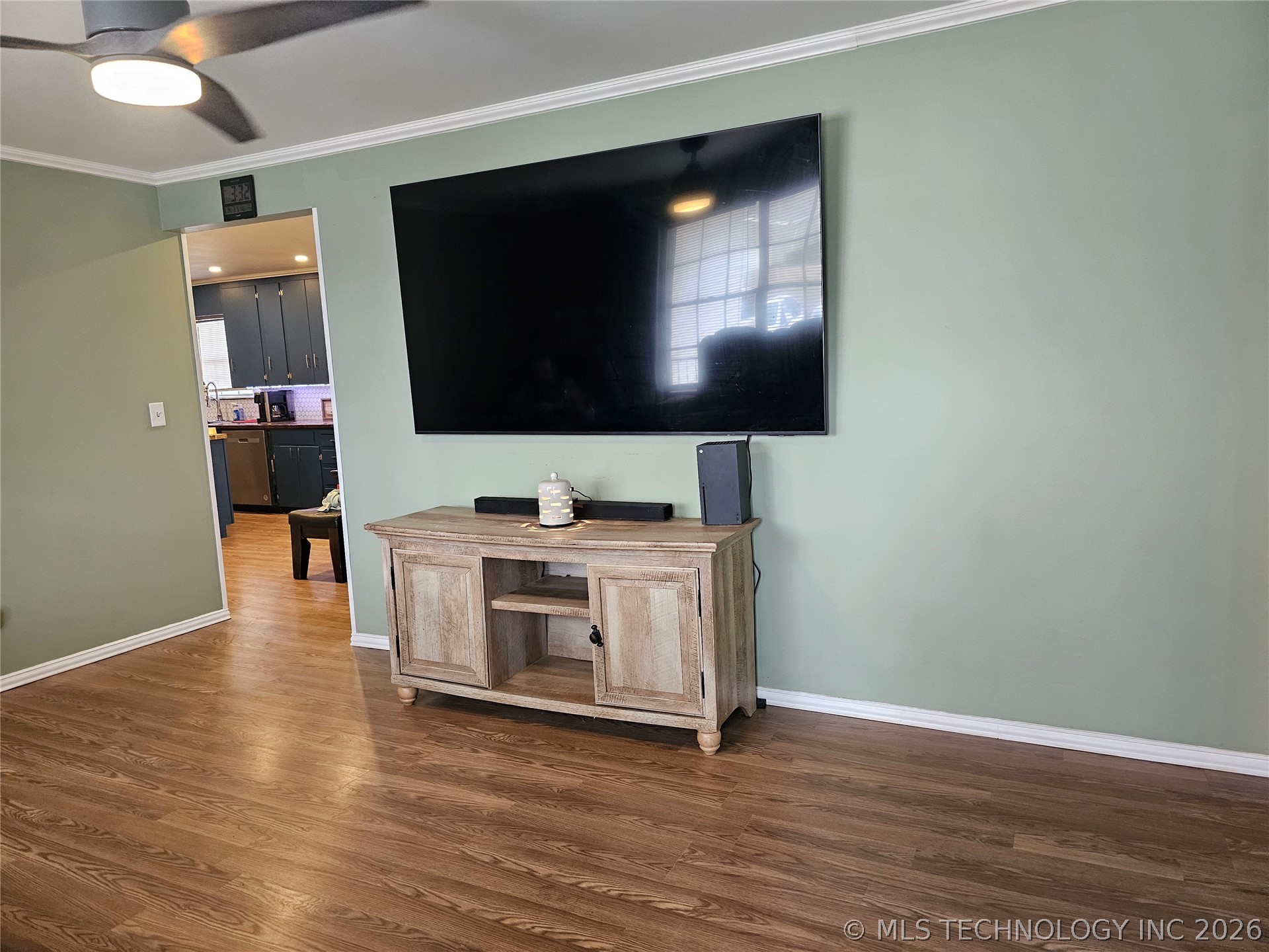 1509 E Jones Avenue Property Photo 3