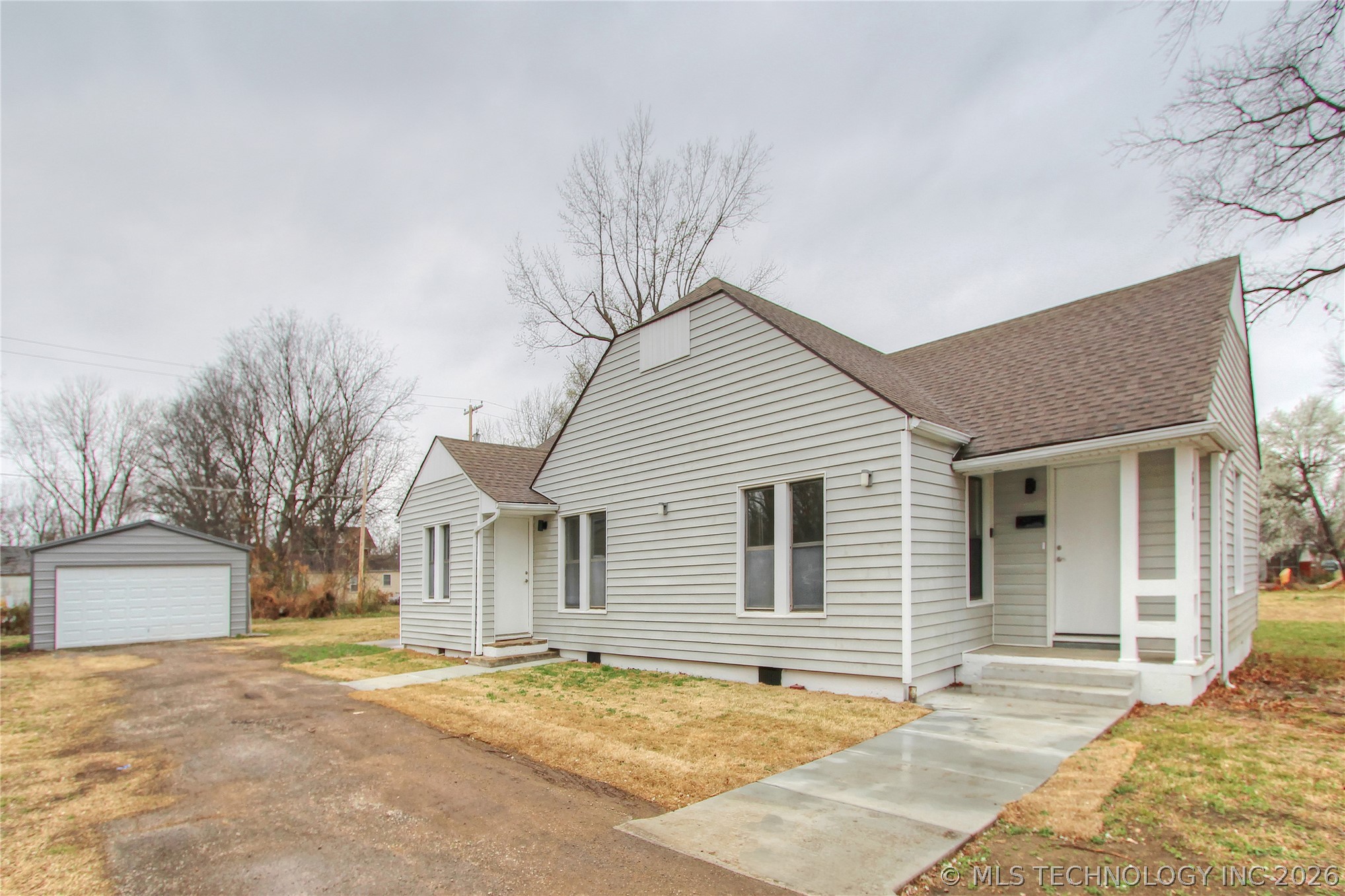 616 S Maple Street Property Photo 1