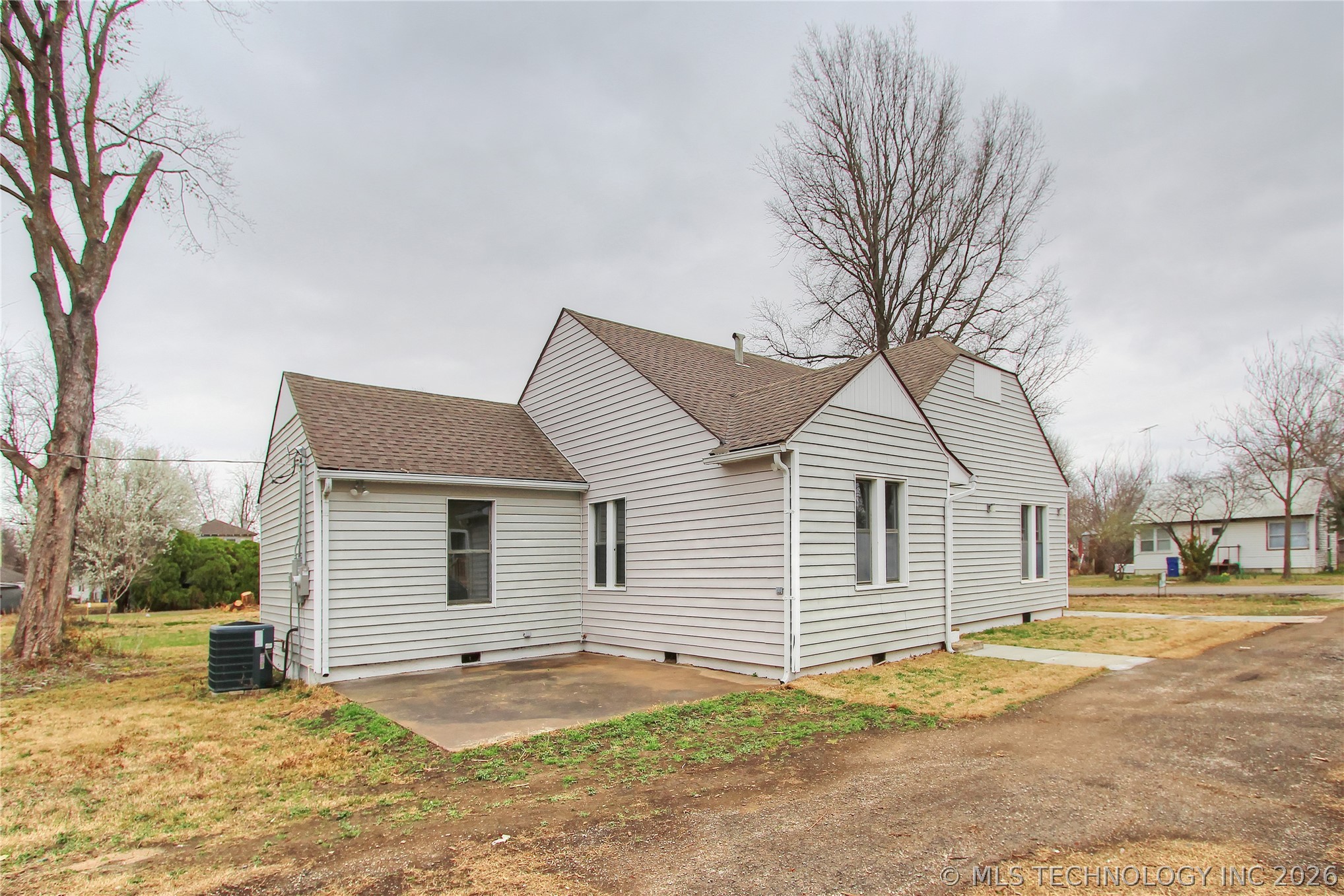 616 S Maple Street Property Photo 2