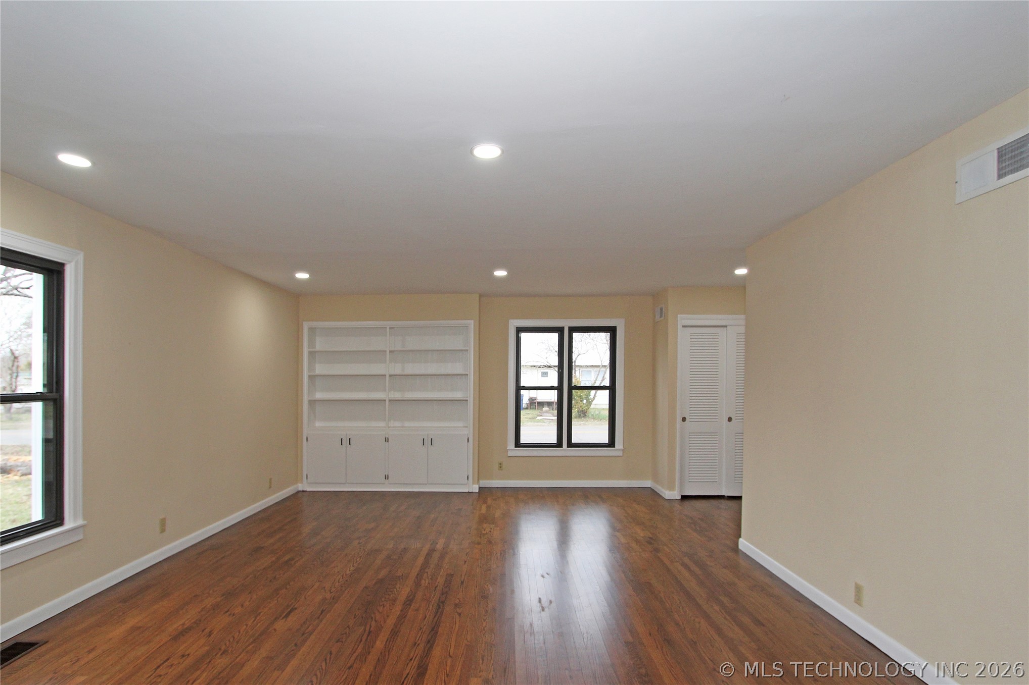 616 S Maple Street Property Photo 7