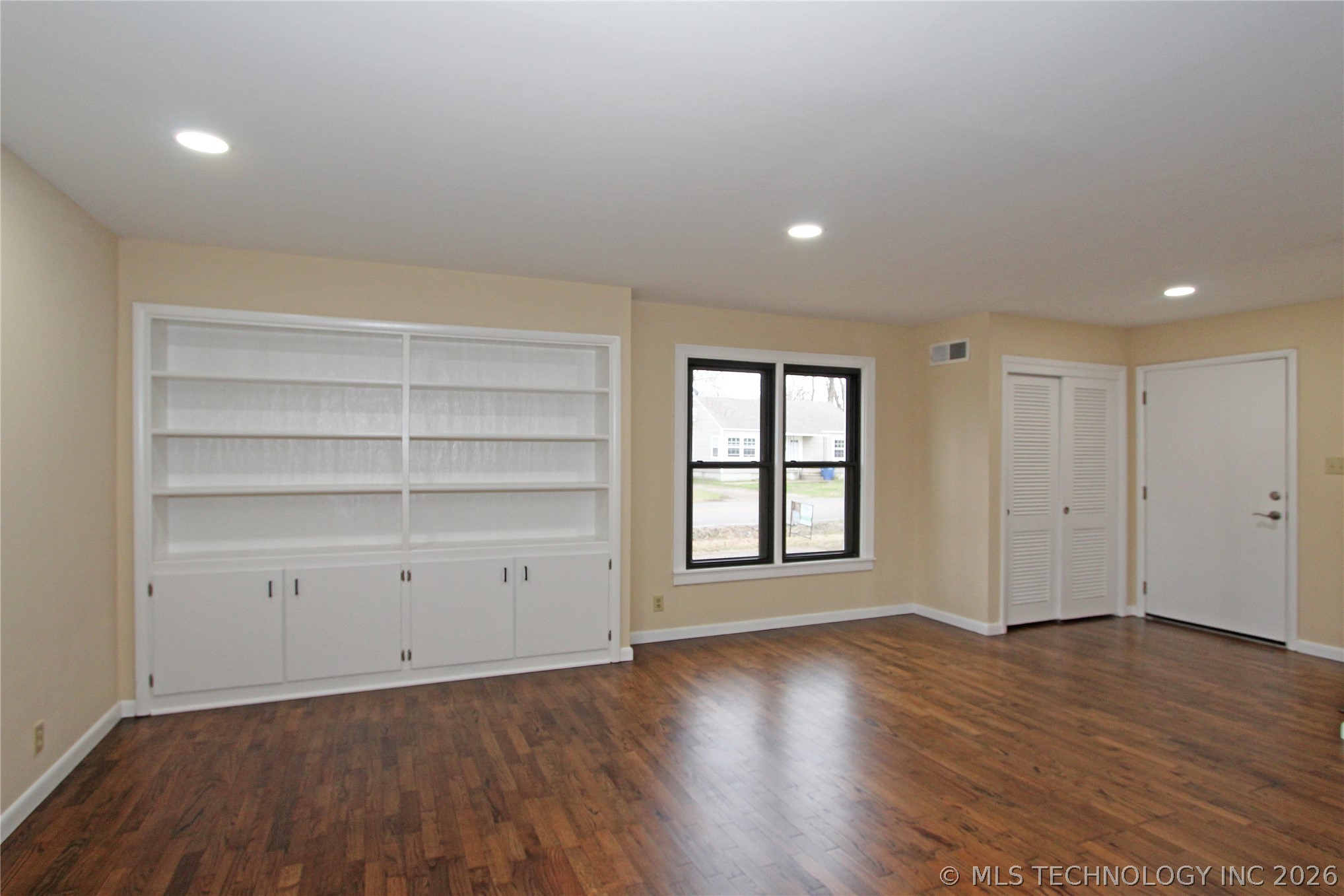 616 S Maple Street Property Photo 9