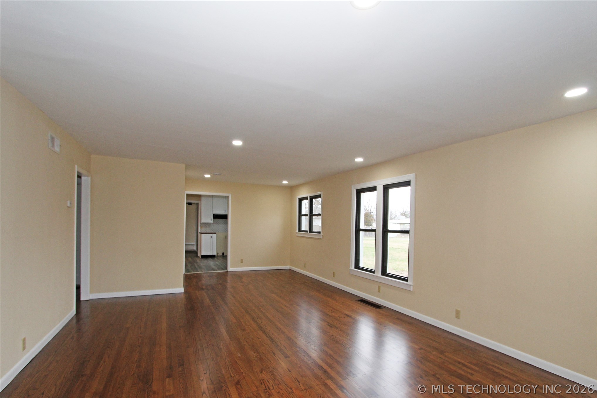 616 S Maple Street Property Photo 12