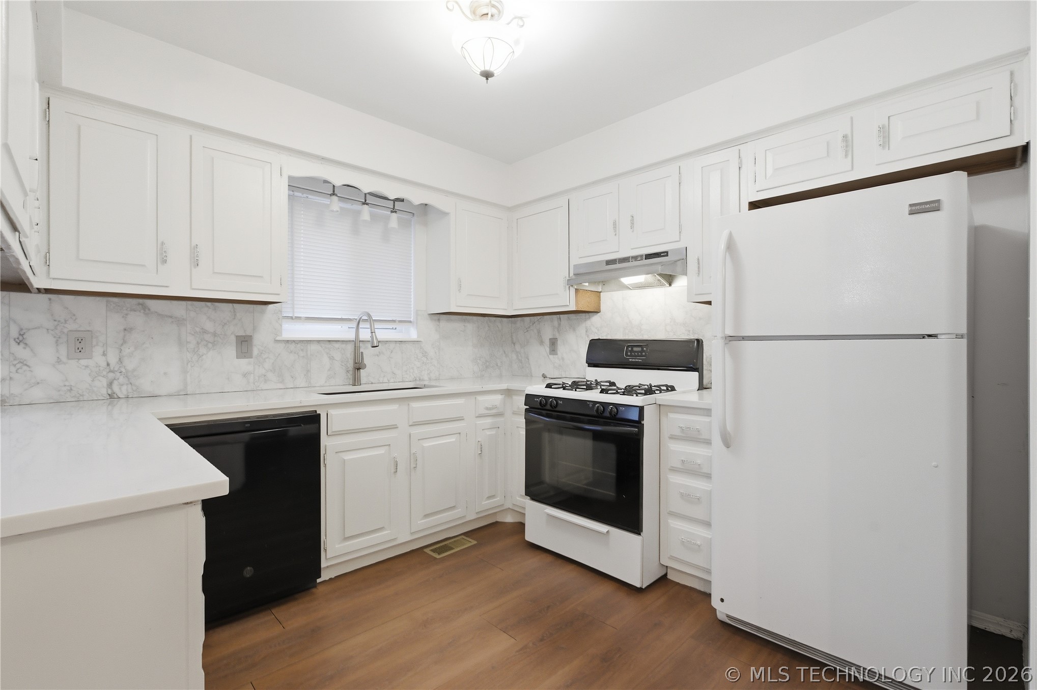 3204 S 128th East Avenue Property Photo 10