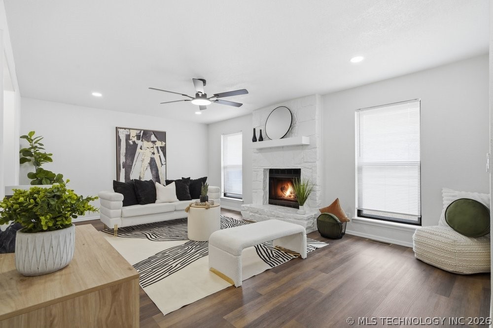 1604 N Hickory Court Property Photo 4