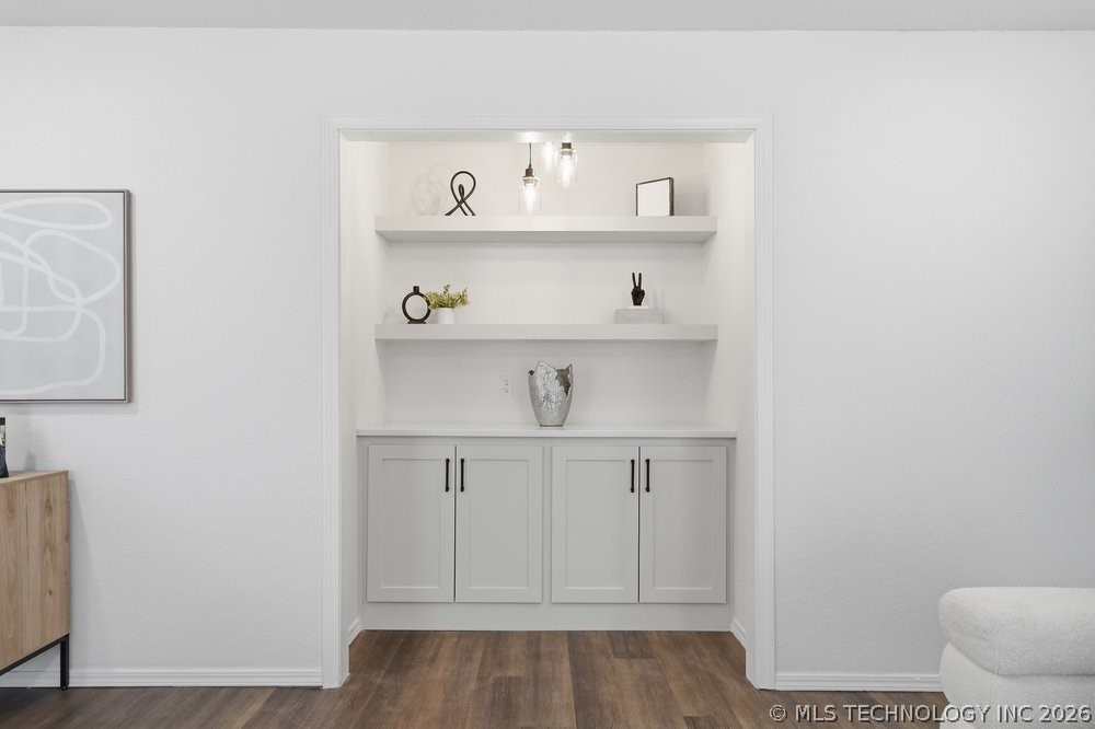 1604 N Hickory Court Property Photo 8