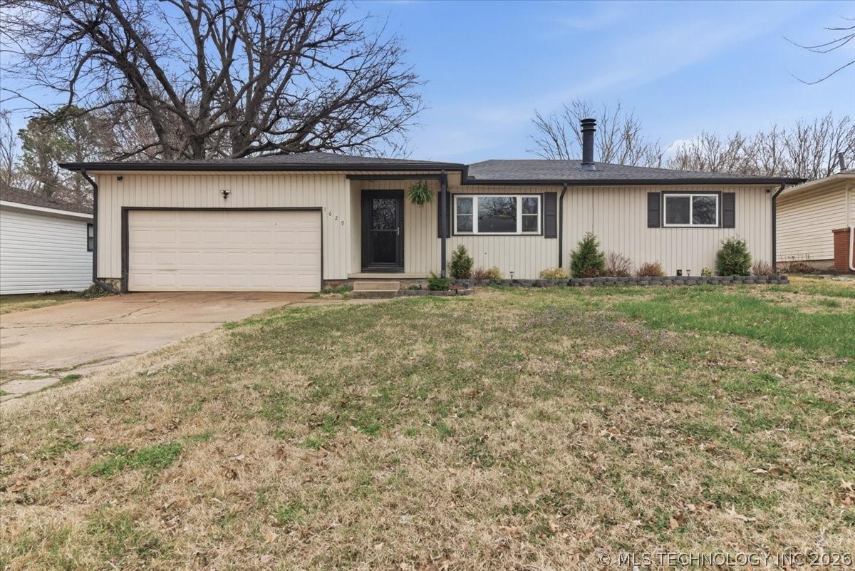 1629 S Date Avenue Property Photo 3