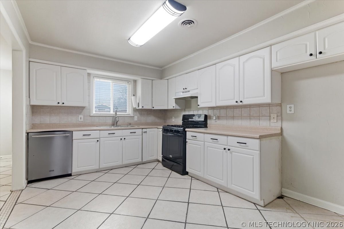 1629 S Date Avenue Property Photo 6