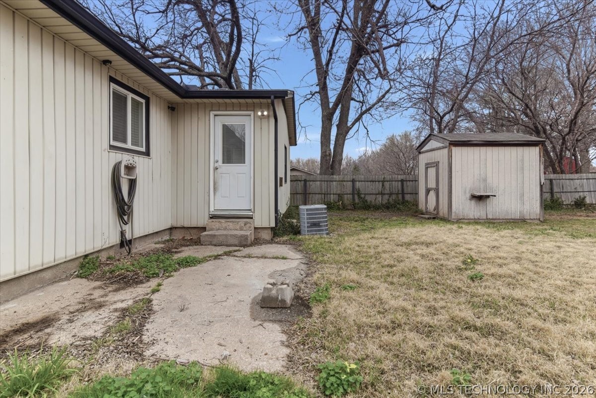 1629 S Date Avenue Property Photo 22