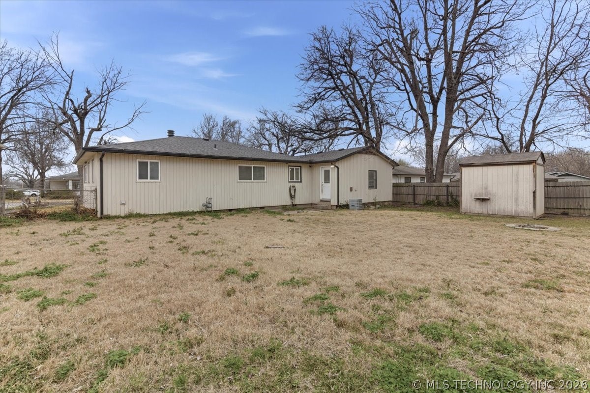 1629 S Date Avenue Property Photo 23