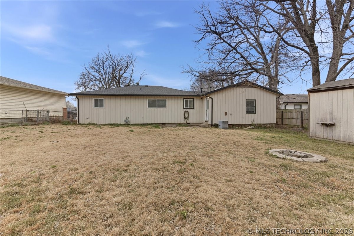 1629 S Date Avenue Property Photo 24