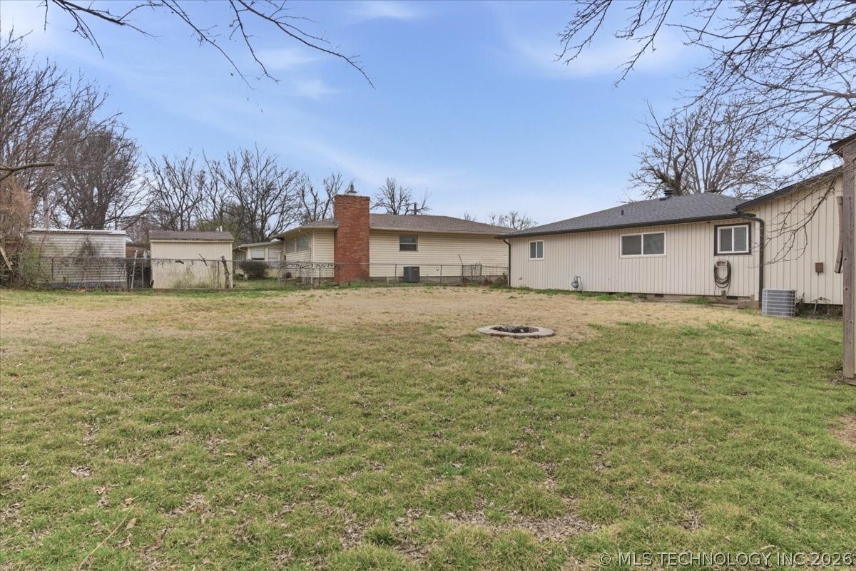 1629 S Date Avenue Property Photo 25